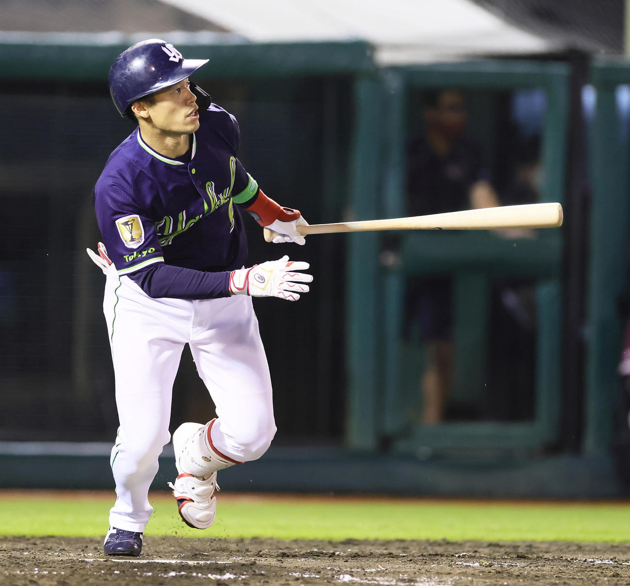 楽天対ヤクルト　4回表ヤクル1死、3打席連続の本塁打を放つ塩見（撮影・足立雅史）