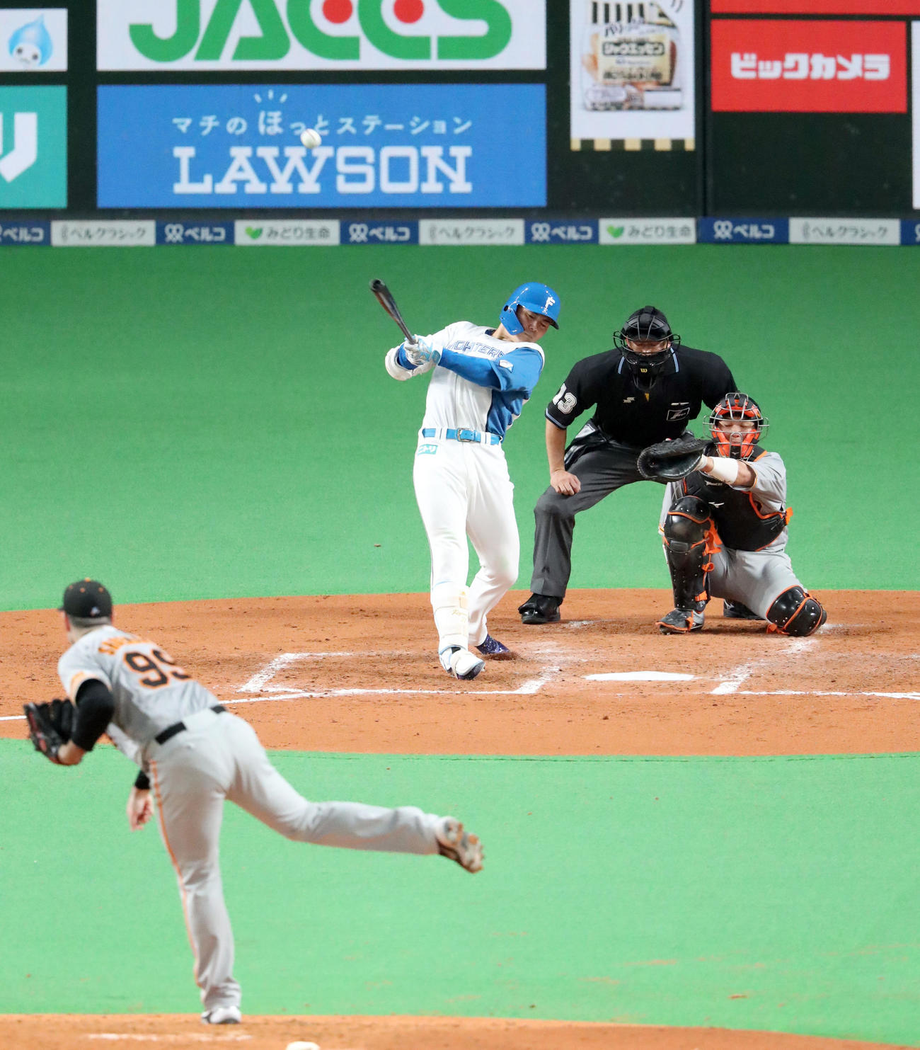 日本ハム対巨人　4回裏日本ハム無死、清宮は先制となる右越え本塁打を放つ。投手はシューメーカー（撮影・佐藤翔太）