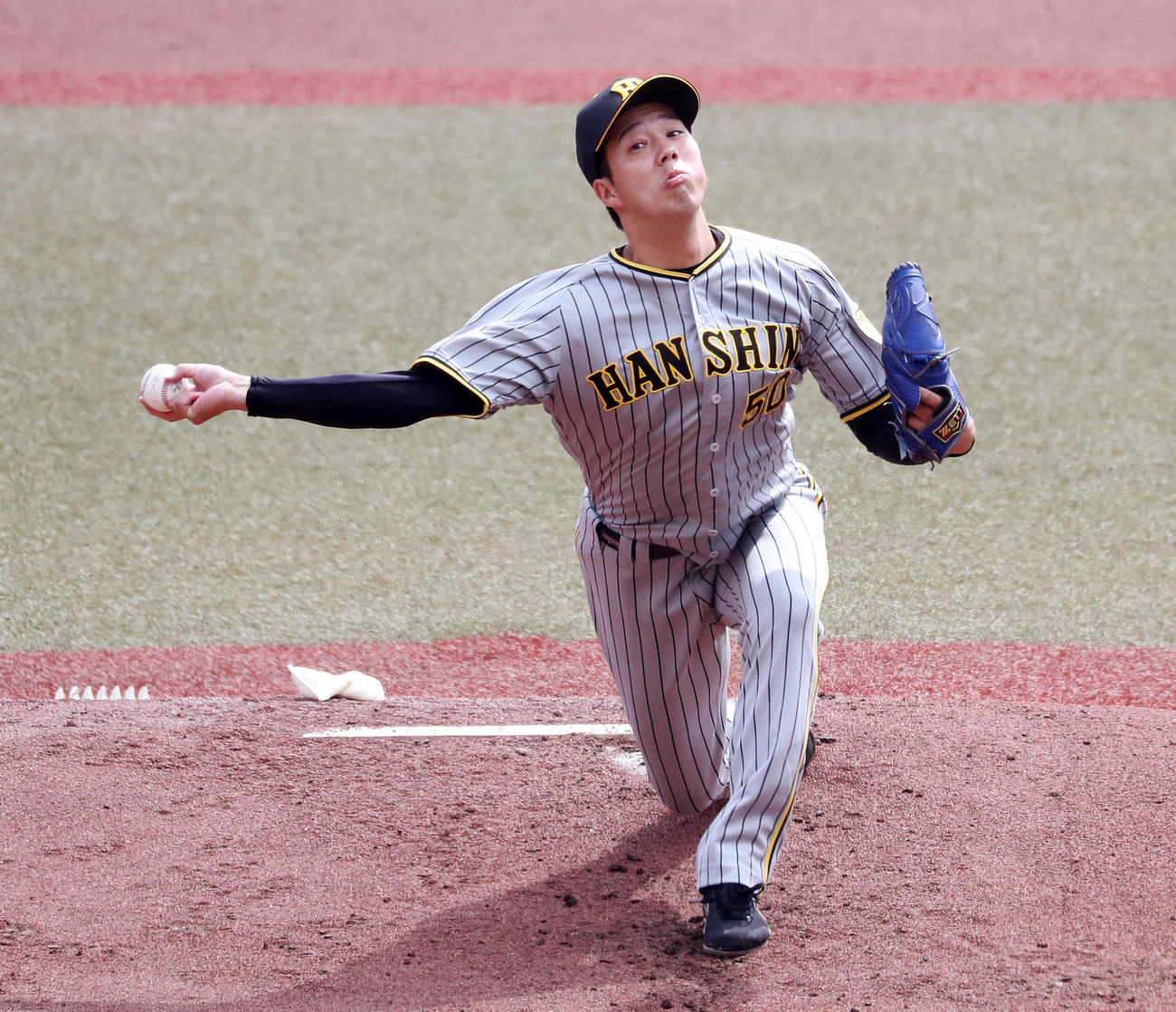 ロッテ対阪神　力投する阪神先発の青柳（撮影・鈴木正人）
