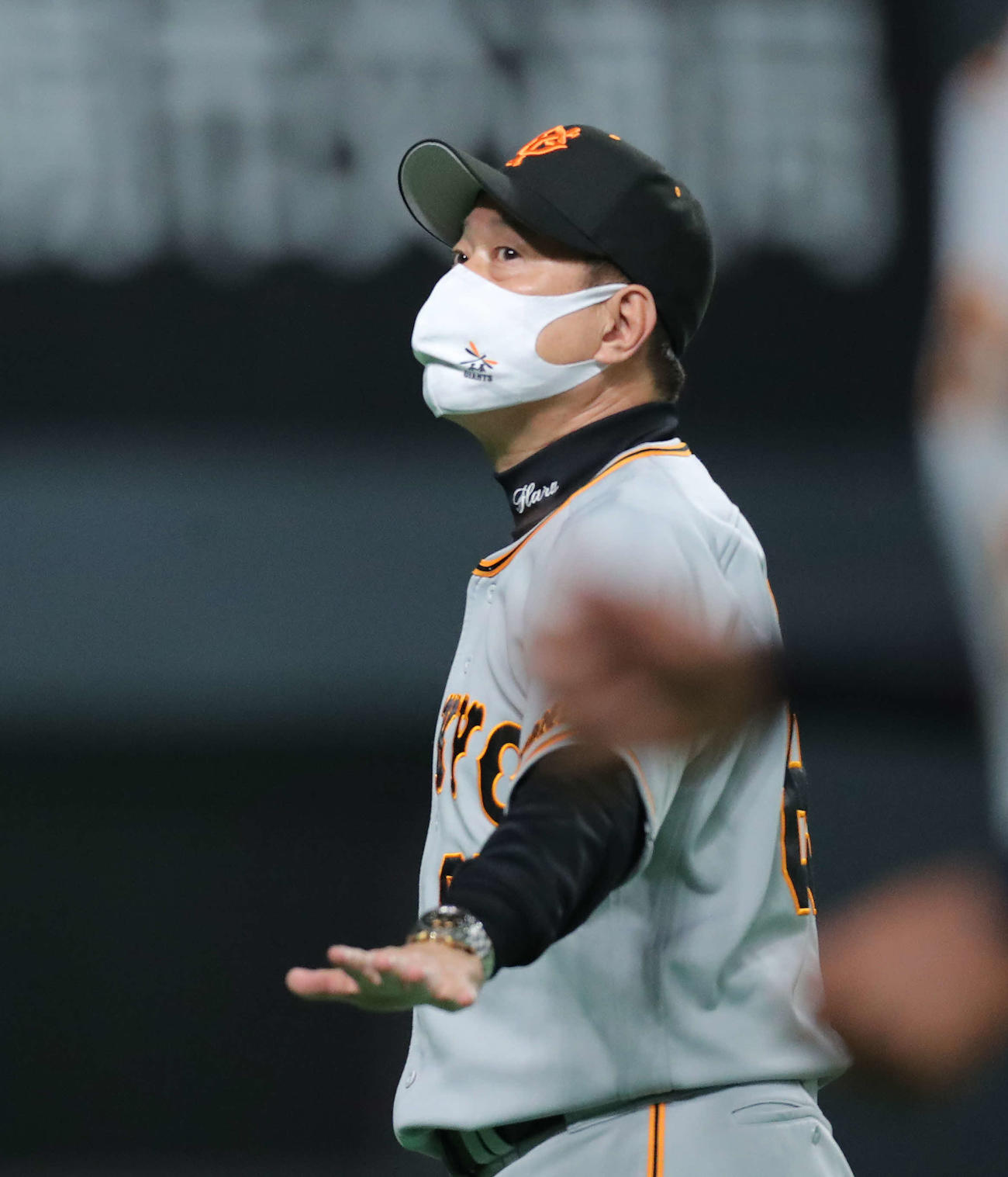 日本ハム対巨人　日本ハムに勝利し引き揚げる巨人原監督（撮影・河田真司）