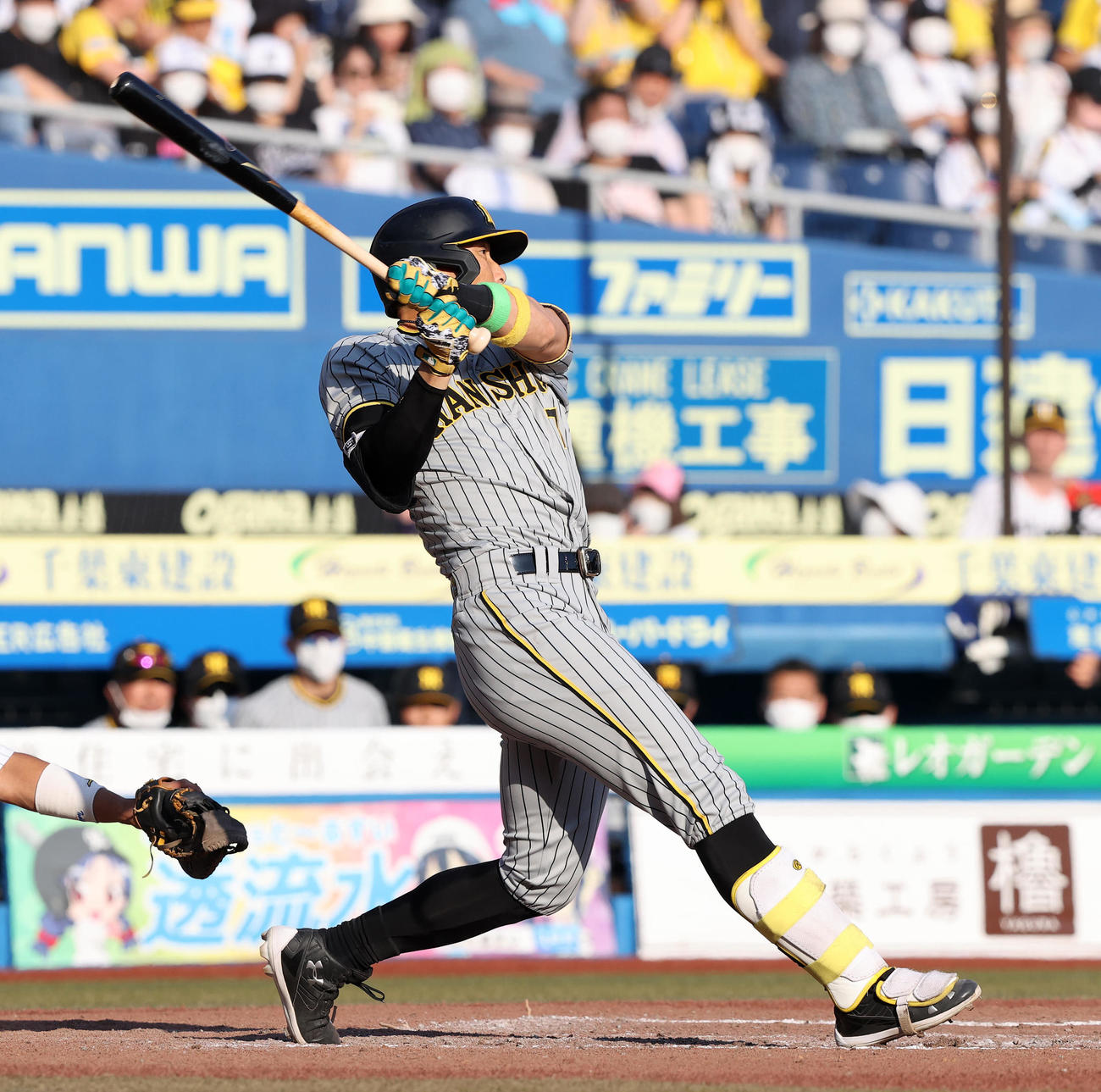 ロッテ対阪神　9回表阪神1死満塁、糸井は左前適時打を放つ（撮影・鈴木正人）