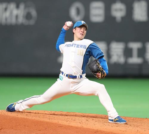 日本ハム対巨人　6回に登板し無失点に抑える吉田（撮影・黒川智章）