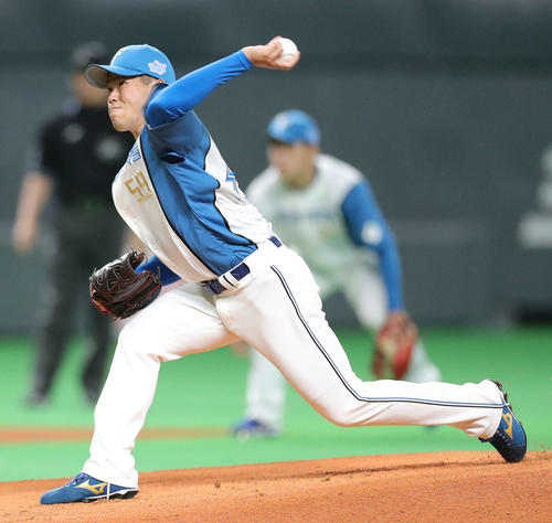 日本ハム対巨人　日本ハム先発の根本（撮影・河田真司）
