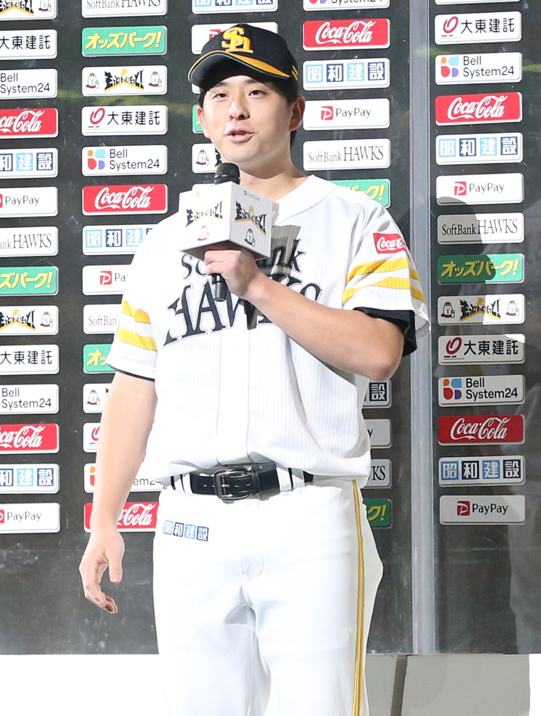ソフトバンク対広島　広島に勝利し、ヒーローインタビューを受ける大関（撮影・屋方直哉）