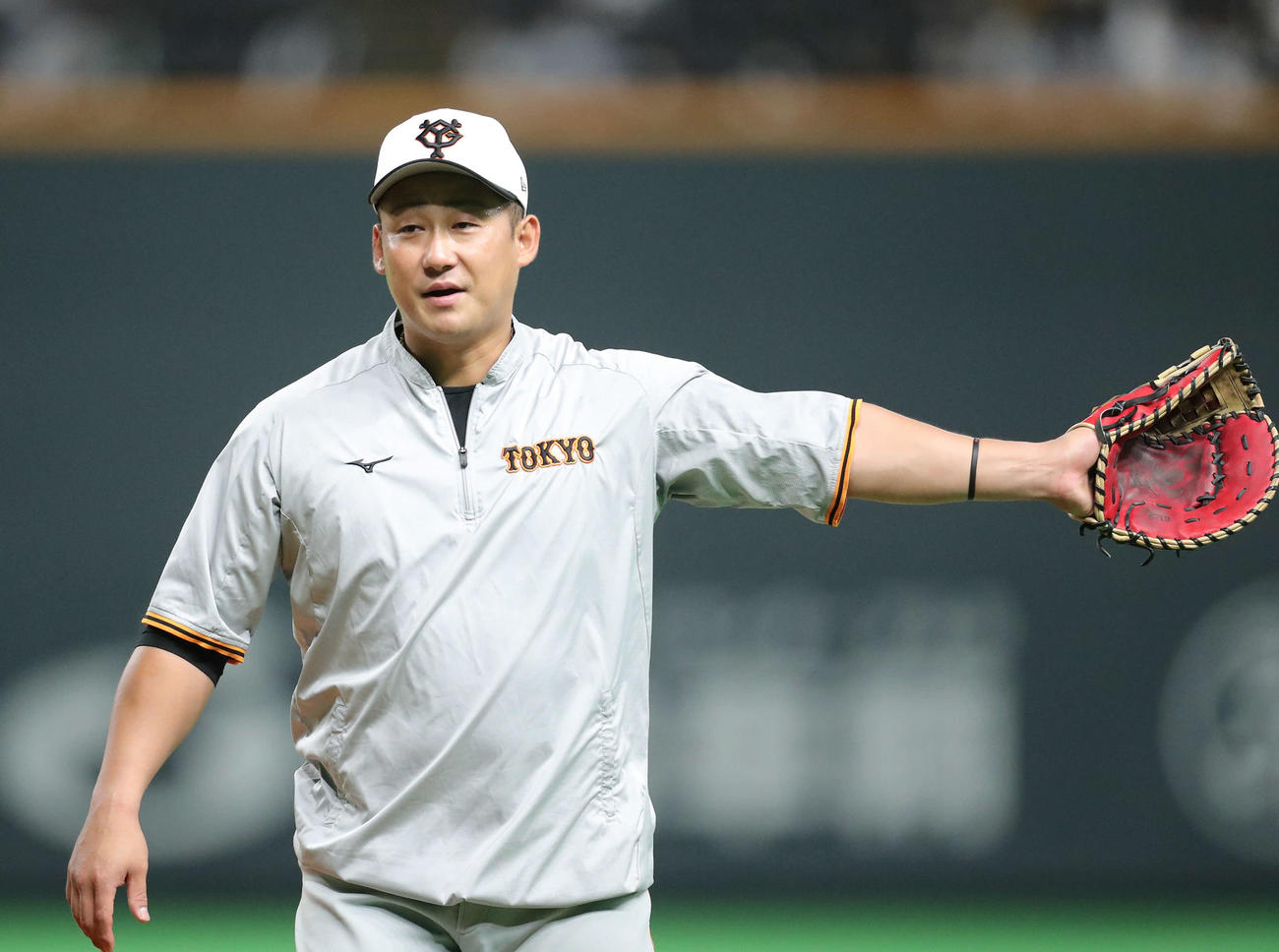 日本ハム対巨人　試合前、練習に臨む巨人中田（撮影・河田真司）