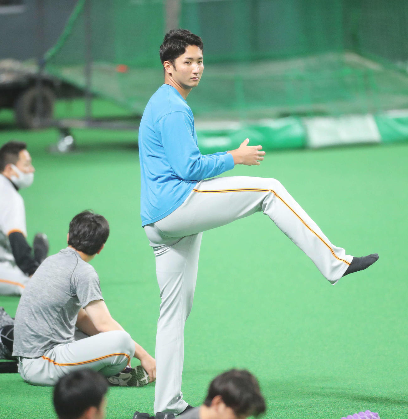 日本ハム対巨人　試合前、練習に臨む巨人横川（撮影・河田真司）