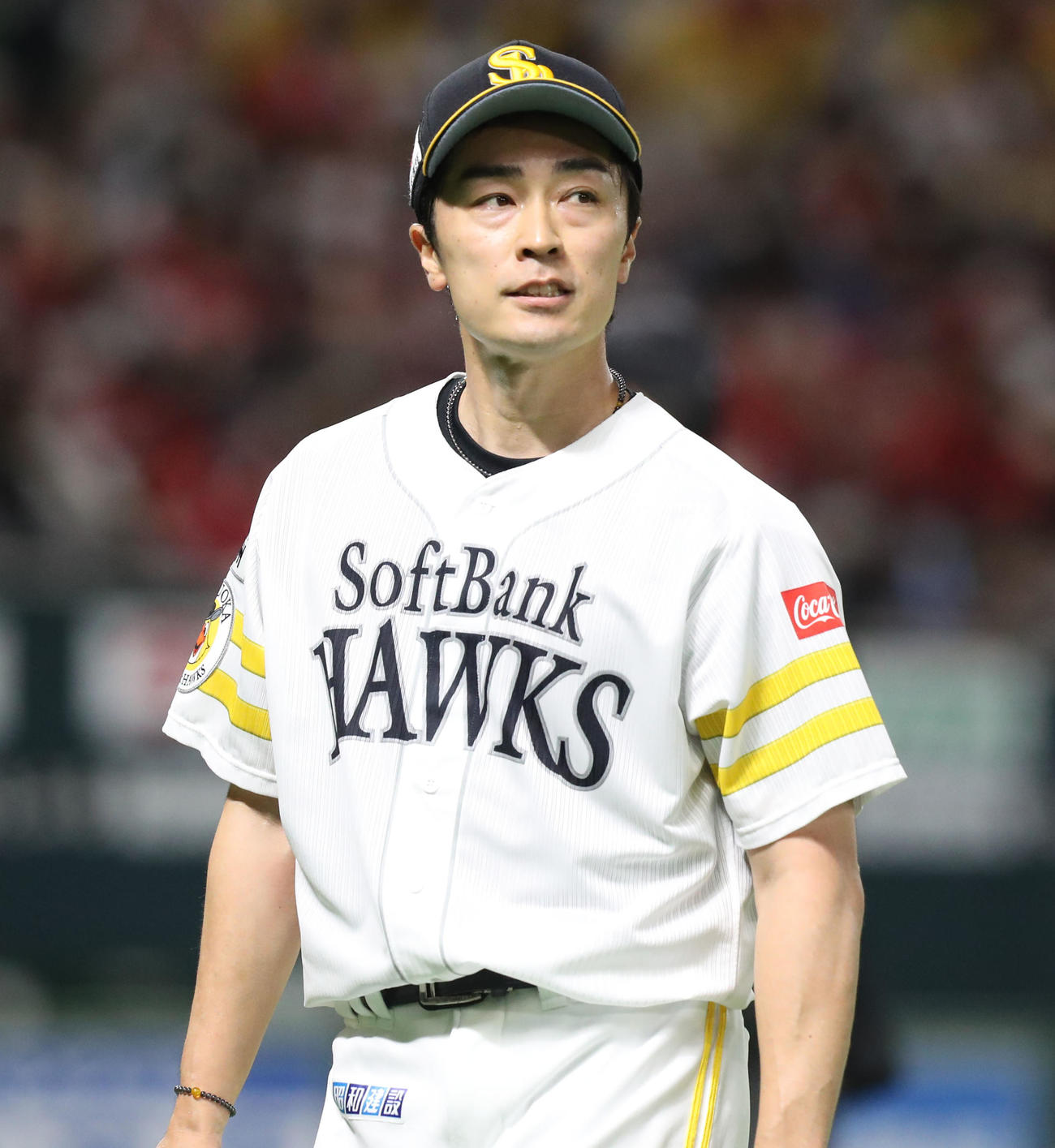 ソフトバンク対広島　1回表を投げ終え、ベンチに戻る和田（撮影・屋方直哉）
