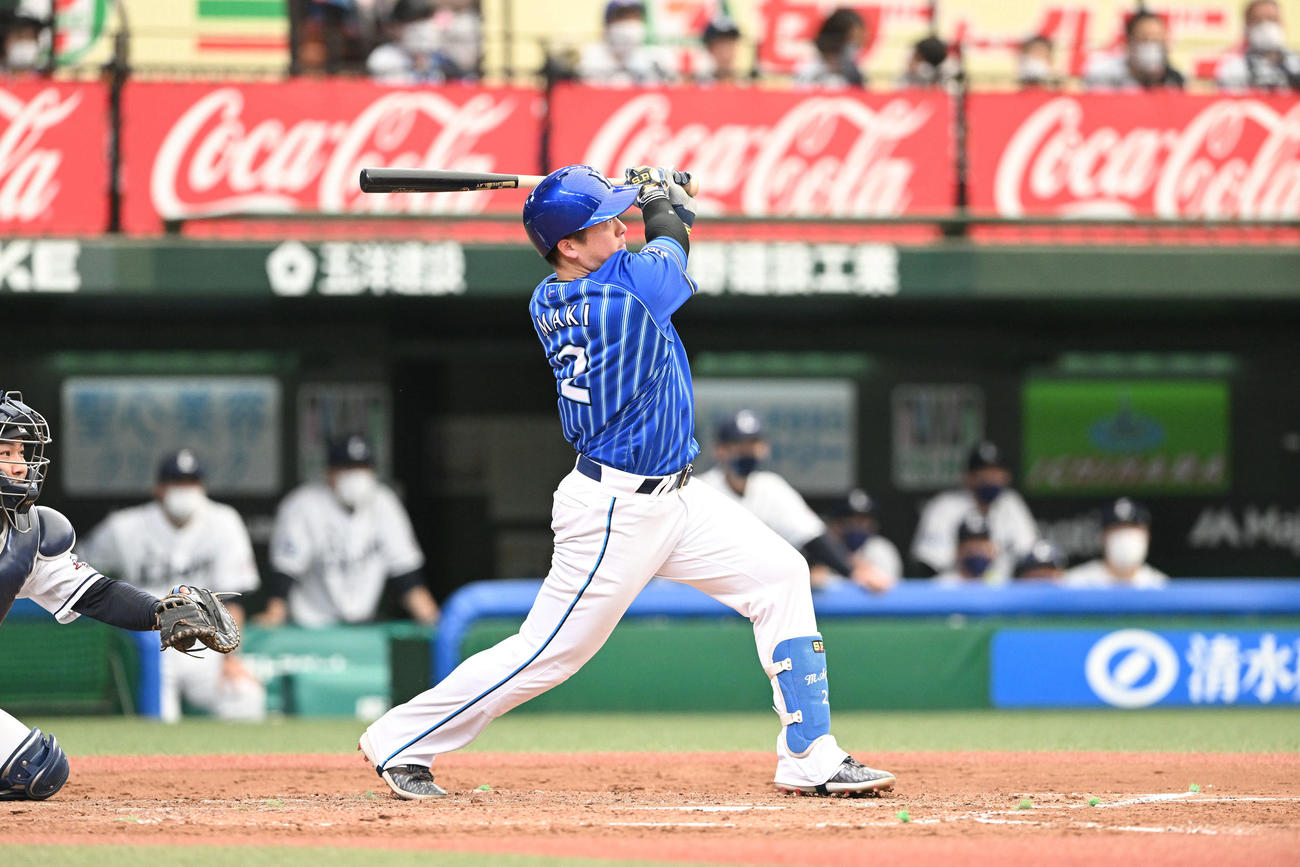 西武対DeNA 5回表DeNA無死、牧はソロ本塁打を放つ（撮影・滝沢徹郎）