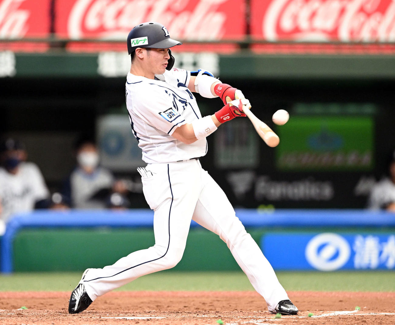 西武対DeNA 4回裏西武1死、岸はソロ本塁打を放つ（撮影・滝沢徹郎）