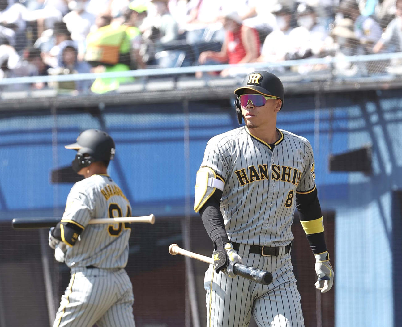 1回表阪神無死満塁、佐藤輝は三振に倒れる（撮影・上田博志）