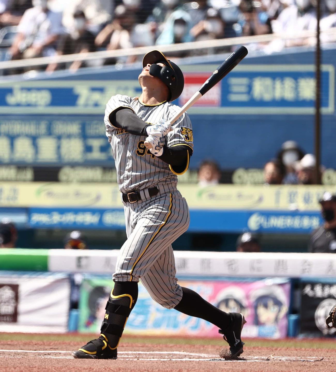 1回表阪神1死満塁、原口は捕邪飛に倒れる（撮影・上田博志）