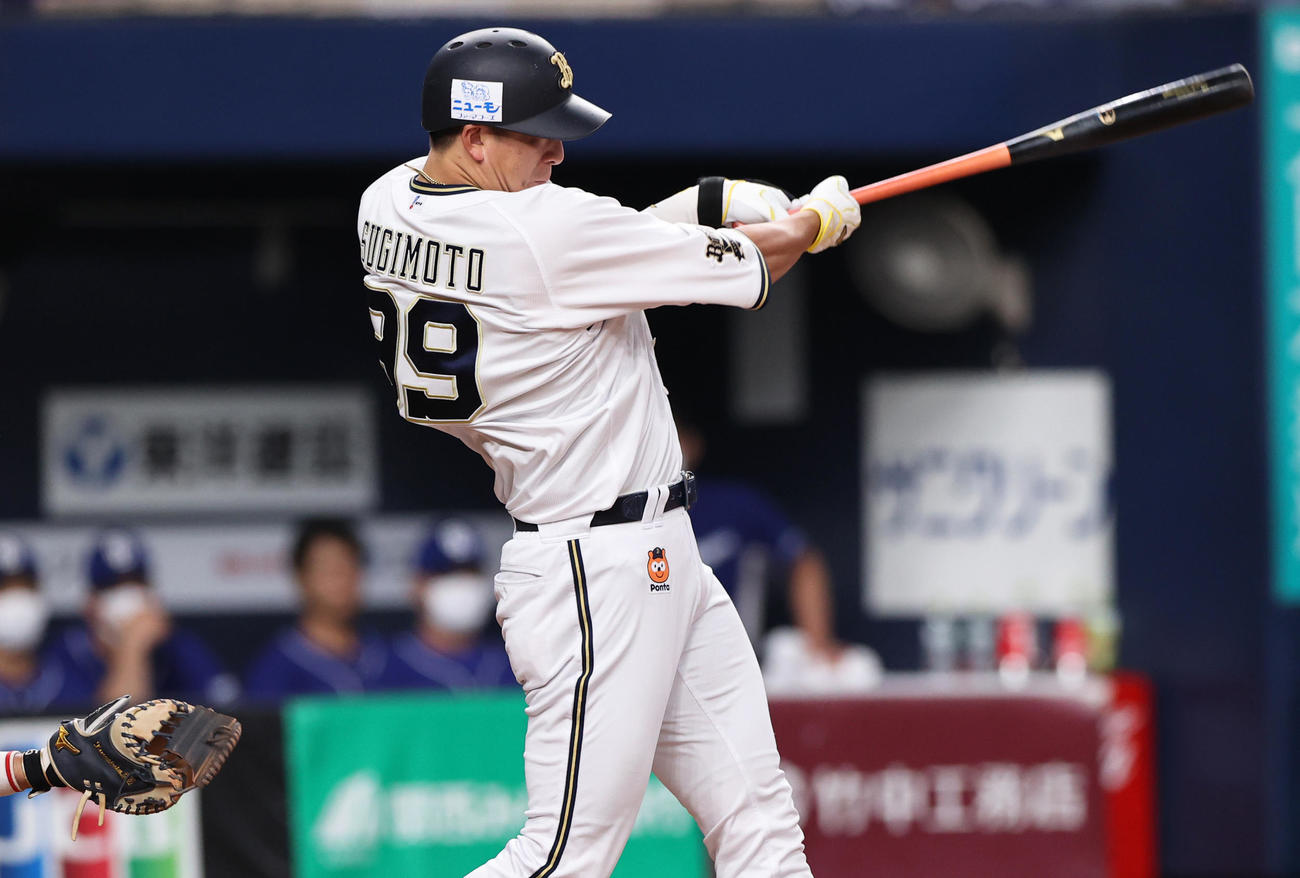 オリックス対中日　7回裏オリックス1死、杉本は左中間越え本塁打を放つ（撮影・上山淳一）
