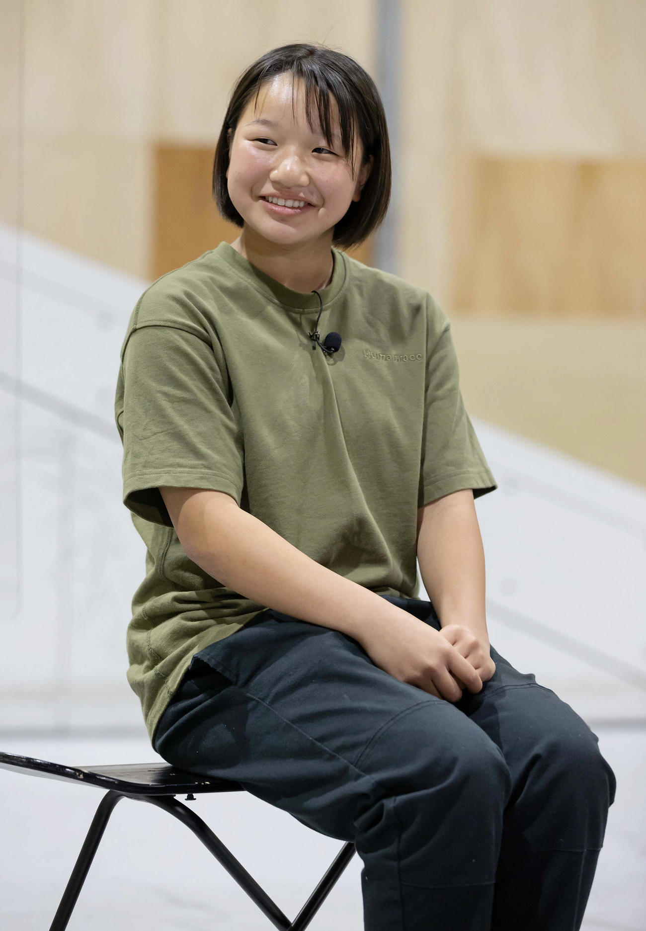 鳥谷敬氏と対談するスケートボーダーの西矢椛（撮影・前田充）