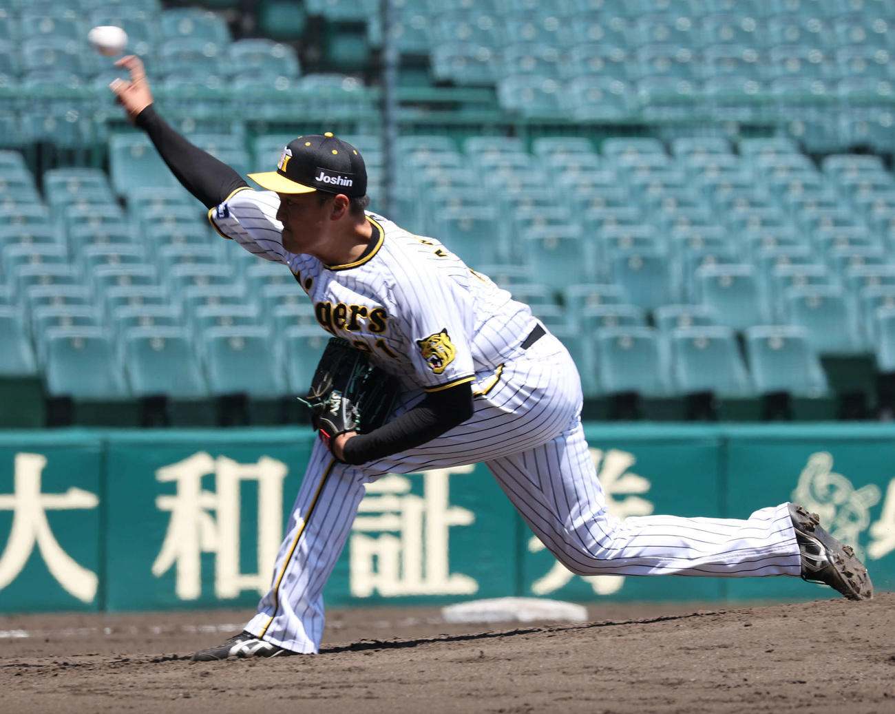 ウエスタン・リーグの中日戦に先発した阪神秋山