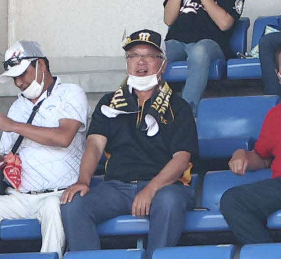 ロッテ対阪神　ZOZOマリンスタジアムを訪れ伊藤将を応援する父の正宏さん（撮影・上田博志）