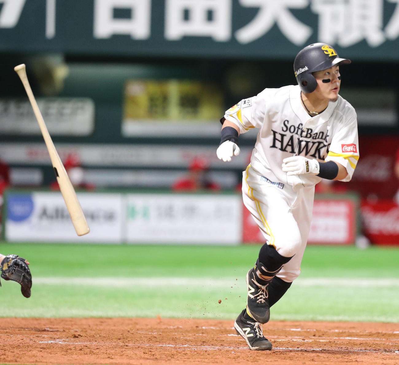 ソフトバンク対広島　3回裏ソフトバンク2死、牧原大は右翼へ2試合連続本塁打を放つ（撮影・屋方直哉）