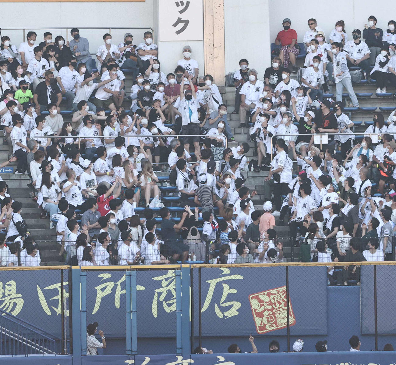 ロッテ対阪神　8回表阪神1死二塁、佐藤輝の右中間2点本塁打の着弾点（撮影・上田博志）