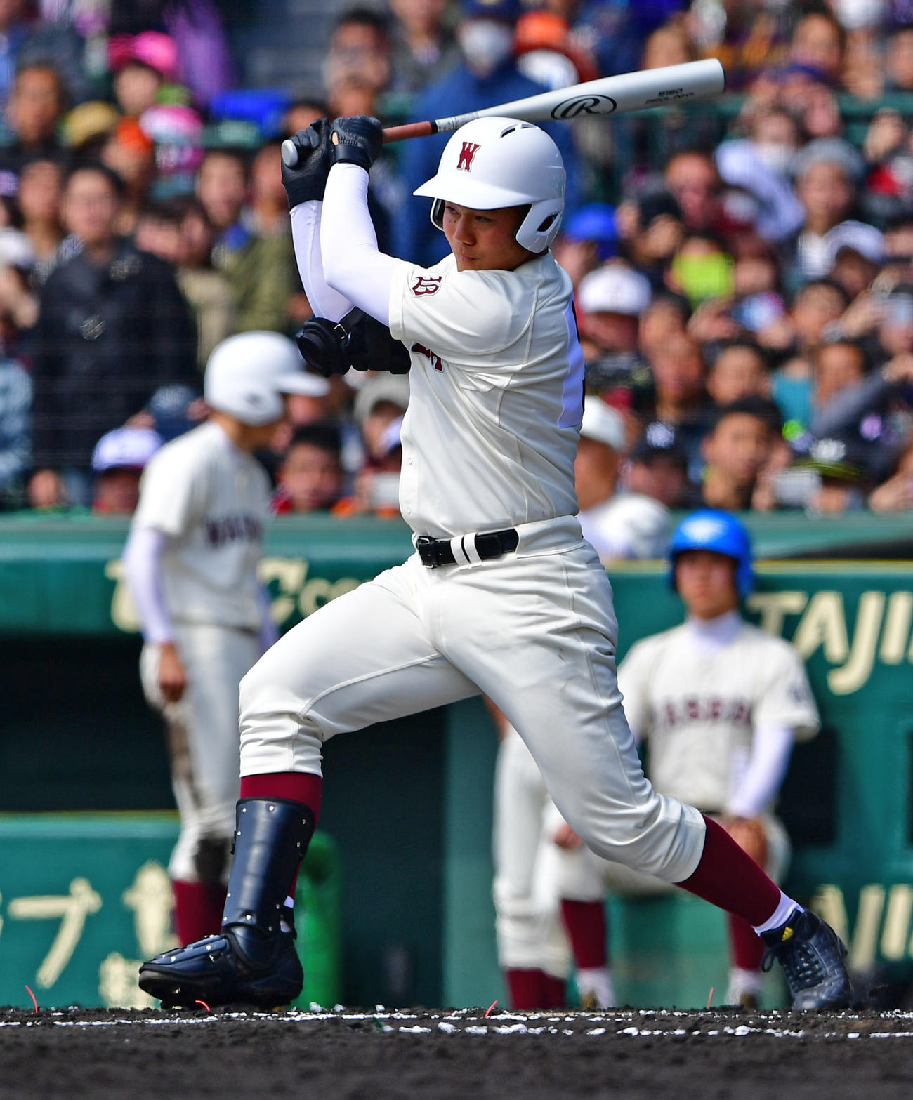 17年3月、センバツの明徳義塾戦で中前打を放つ早実・清宮