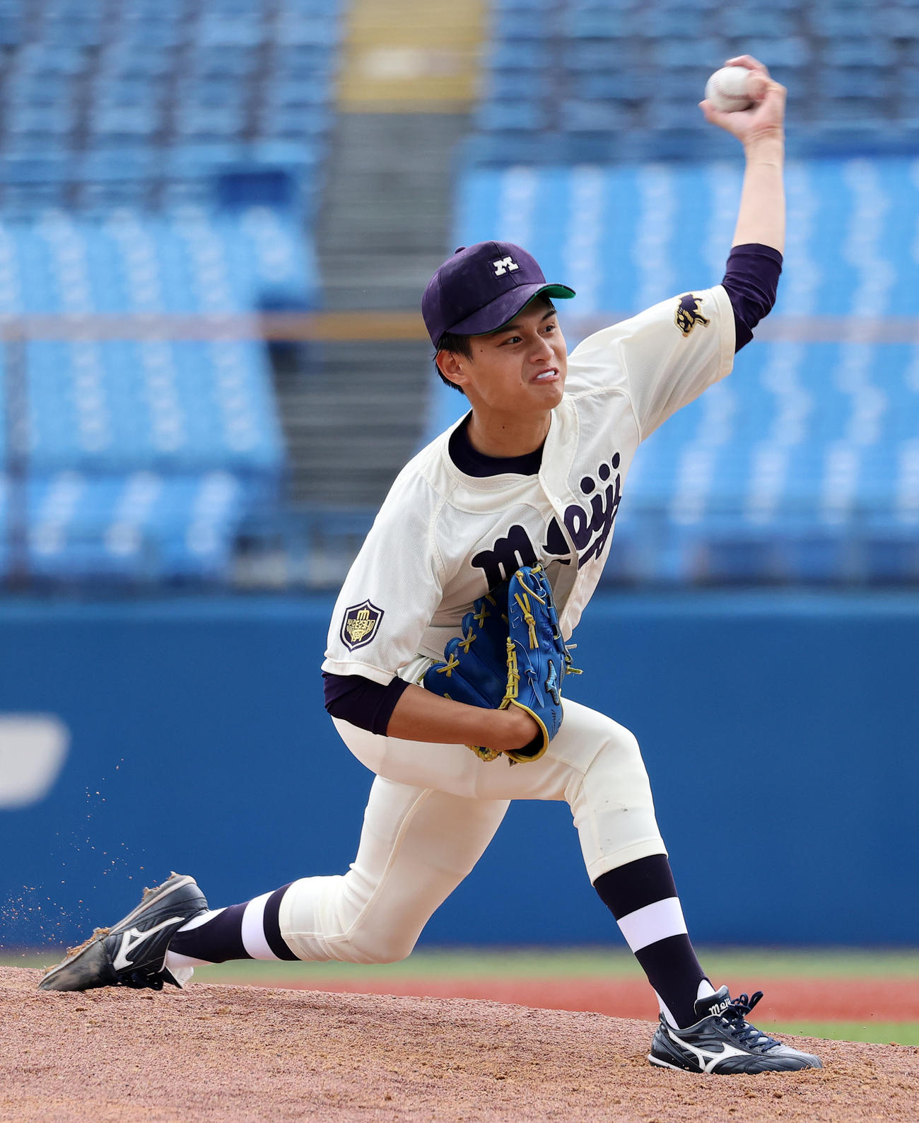 明大対立大　力投する明大先発の毛利（撮影・鈴木正人）