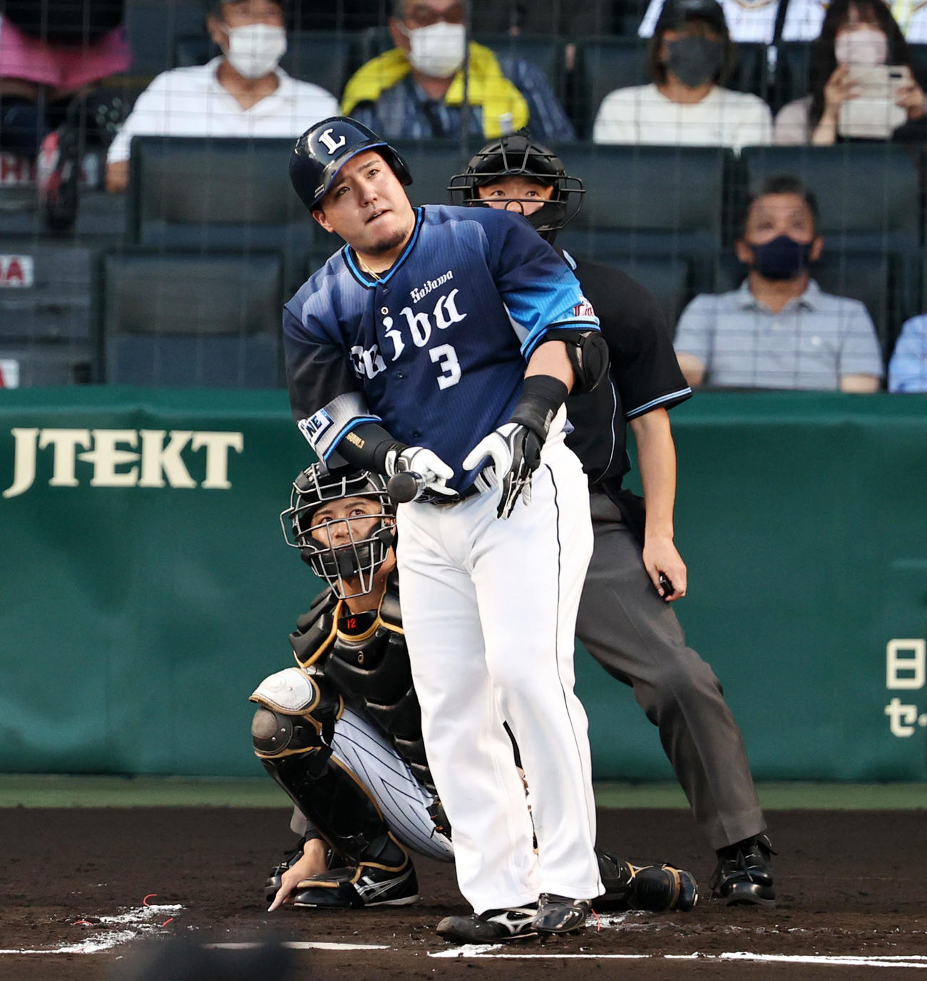 阪神対西武　2回表西武無死、山川は左越え本塁打を放つ（撮影・加藤哉）