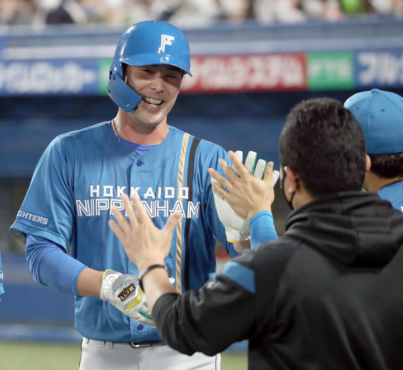 22年5月25日ヤクルト対日本ハム　5回表日本ハム無死、松本剛の中犠飛で生還した上原健太