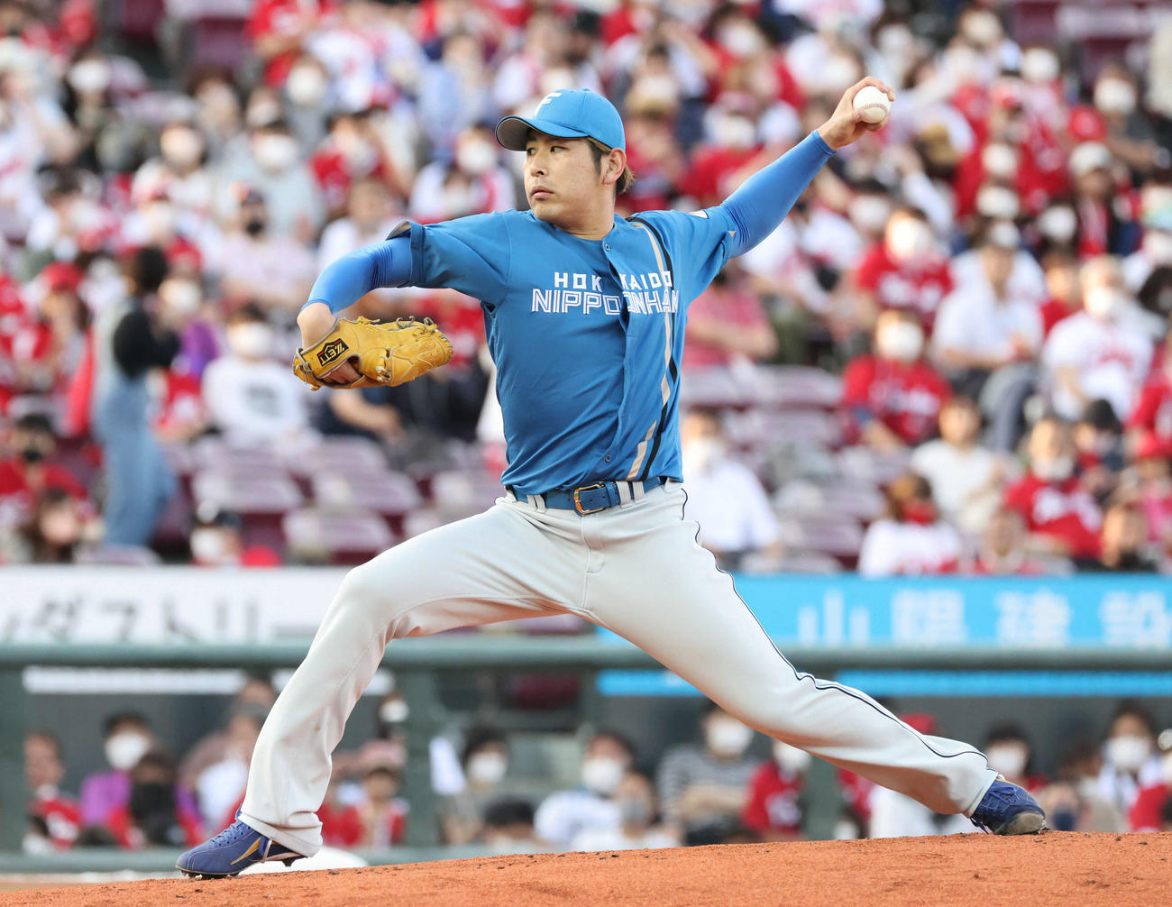 広島対日本ハム　日本ハム先発の加藤（撮影・加藤孝規）