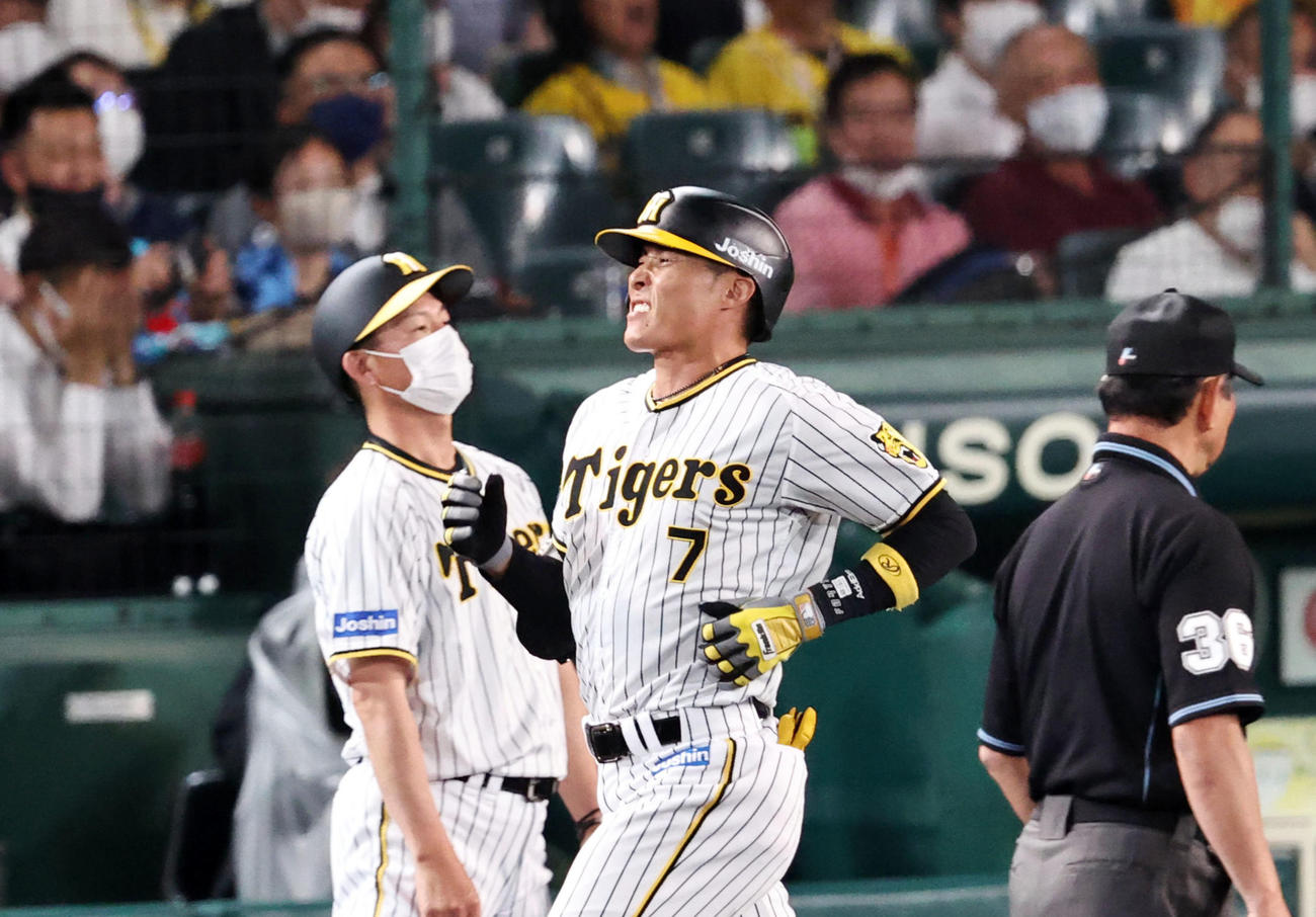 6回裏阪神2死一、三塁、糸井は投ゴロに倒れ渋い表情（撮影・加藤哉）
