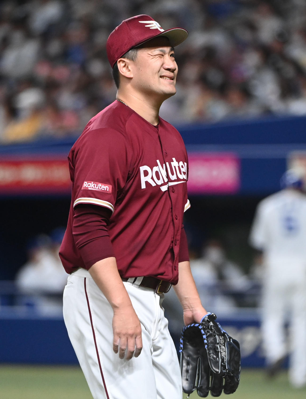 中日対楽天　6回終了、悔しそうな表情を見せベンチへ戻る田中将（撮影・森本幸一）