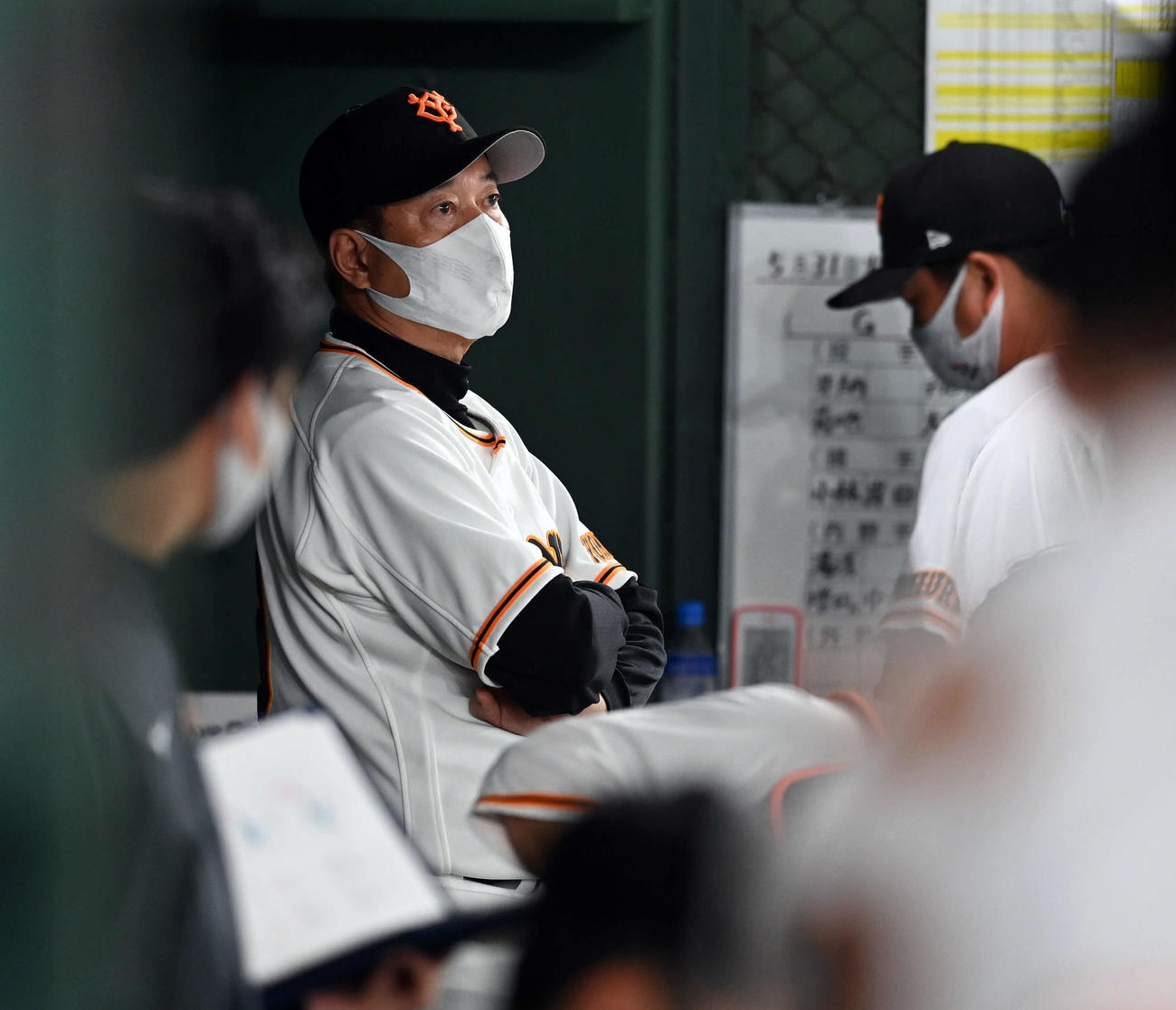 巨人対ソフトバンク　8回表、ソフトバンクに勝ち越しを許す巨人原監督（撮影・たえ見朱実）
