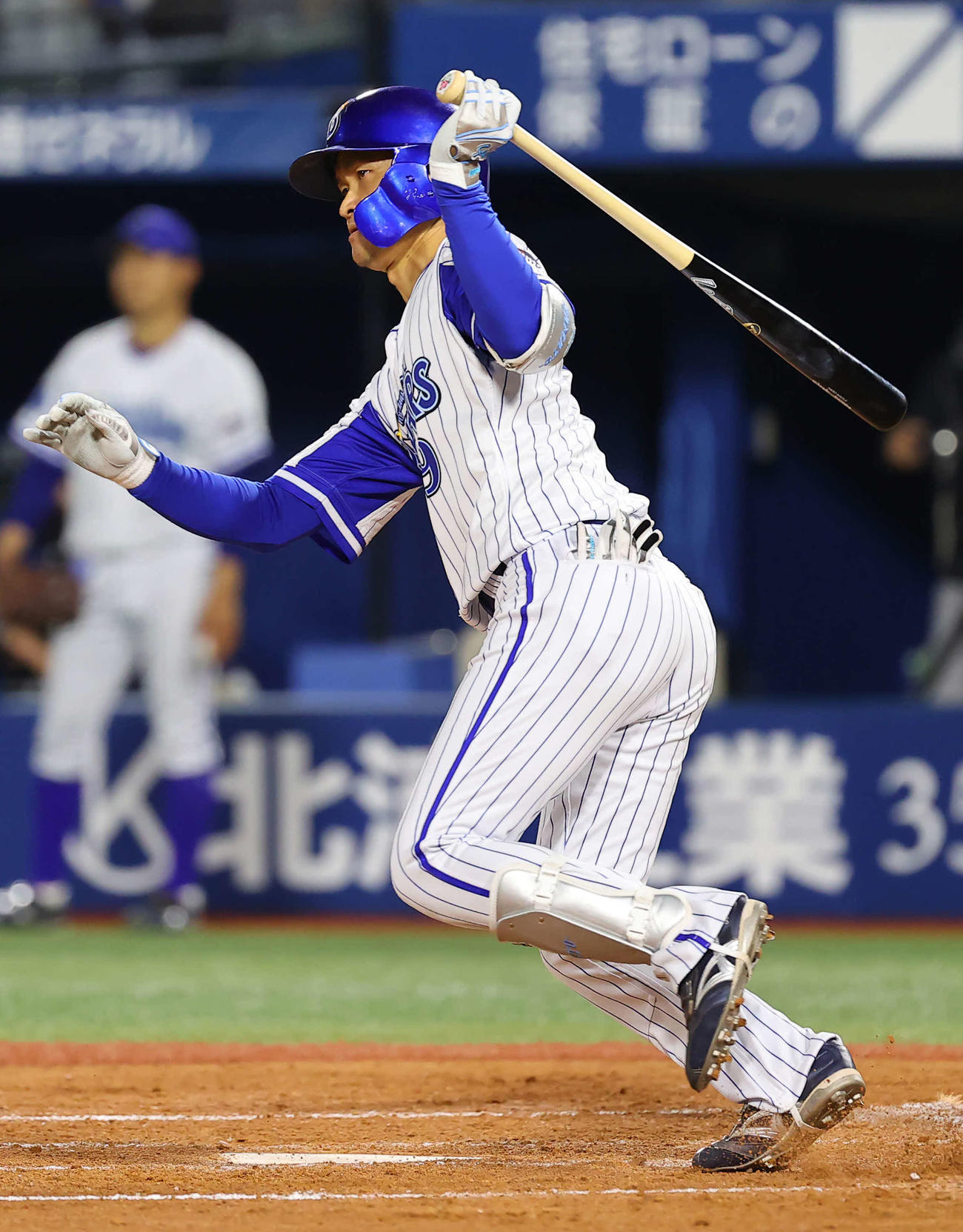 DeNA対オリックス　4回裏DeNA2死二塁、左適時打を放つ大和（撮影・垰建太）
