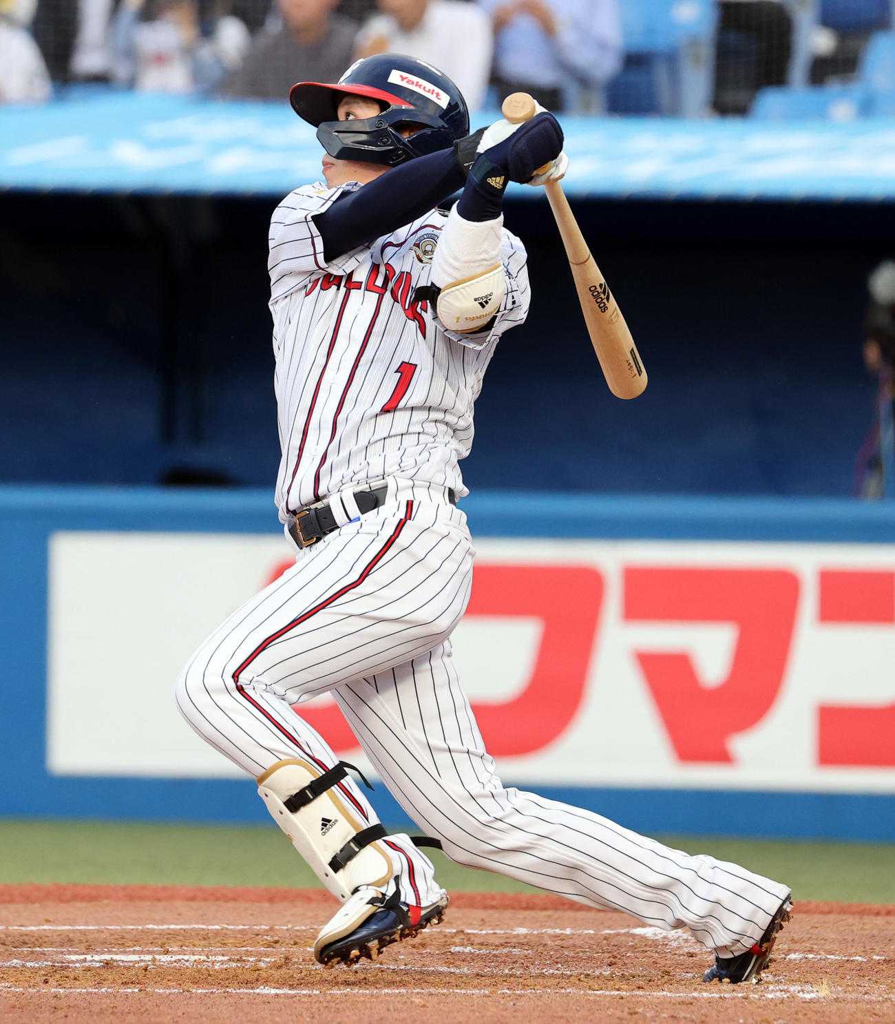 ヤクルト対ロッテ　1回裏ヤクルト2死、山田は先制の中越えソロ本塁打を放つ（撮影・浅見桂子）