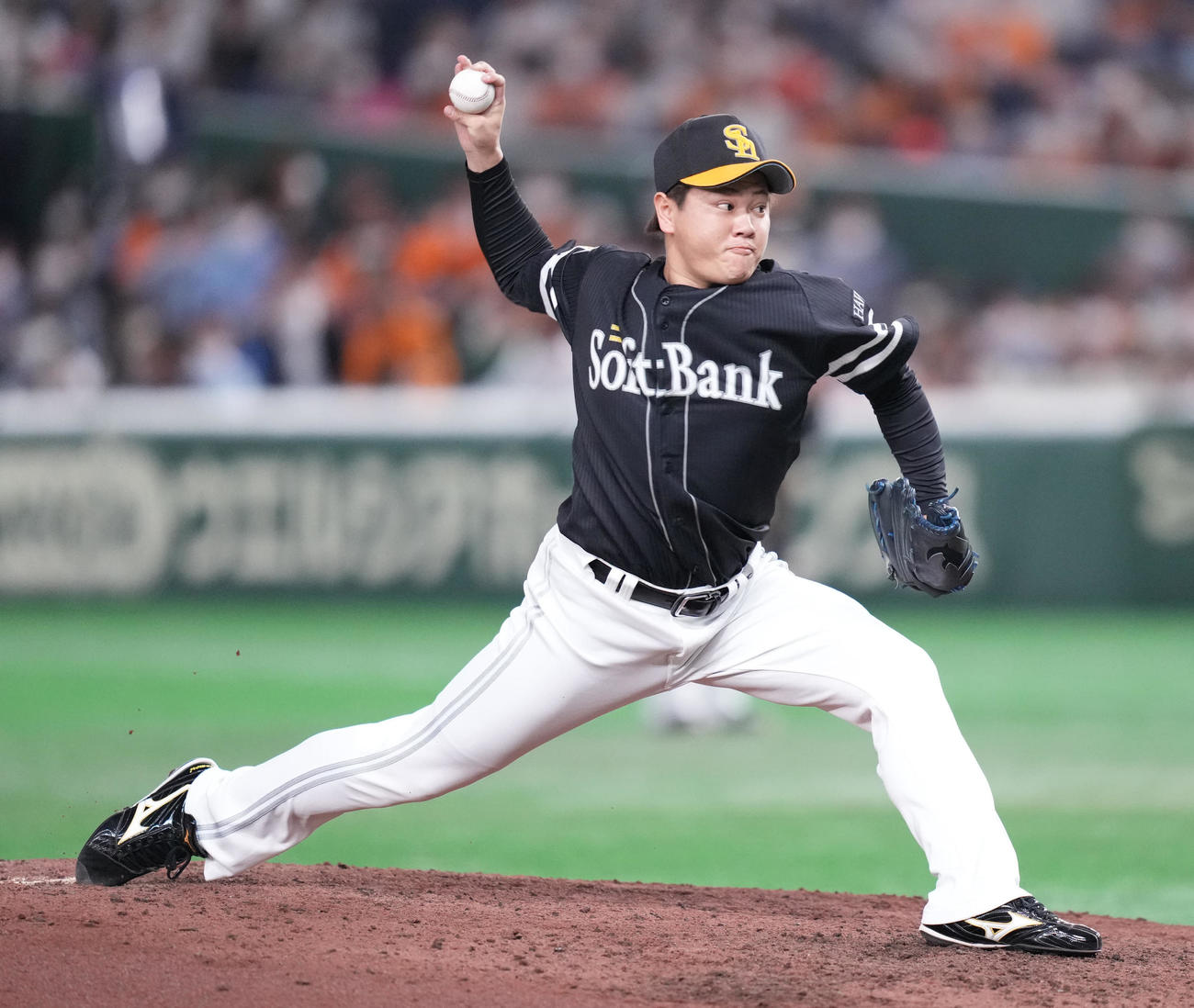 巨人対ソフトバンク　7回裏から3番手で登板したソフトバンク津森（撮影・鈴木みどり）