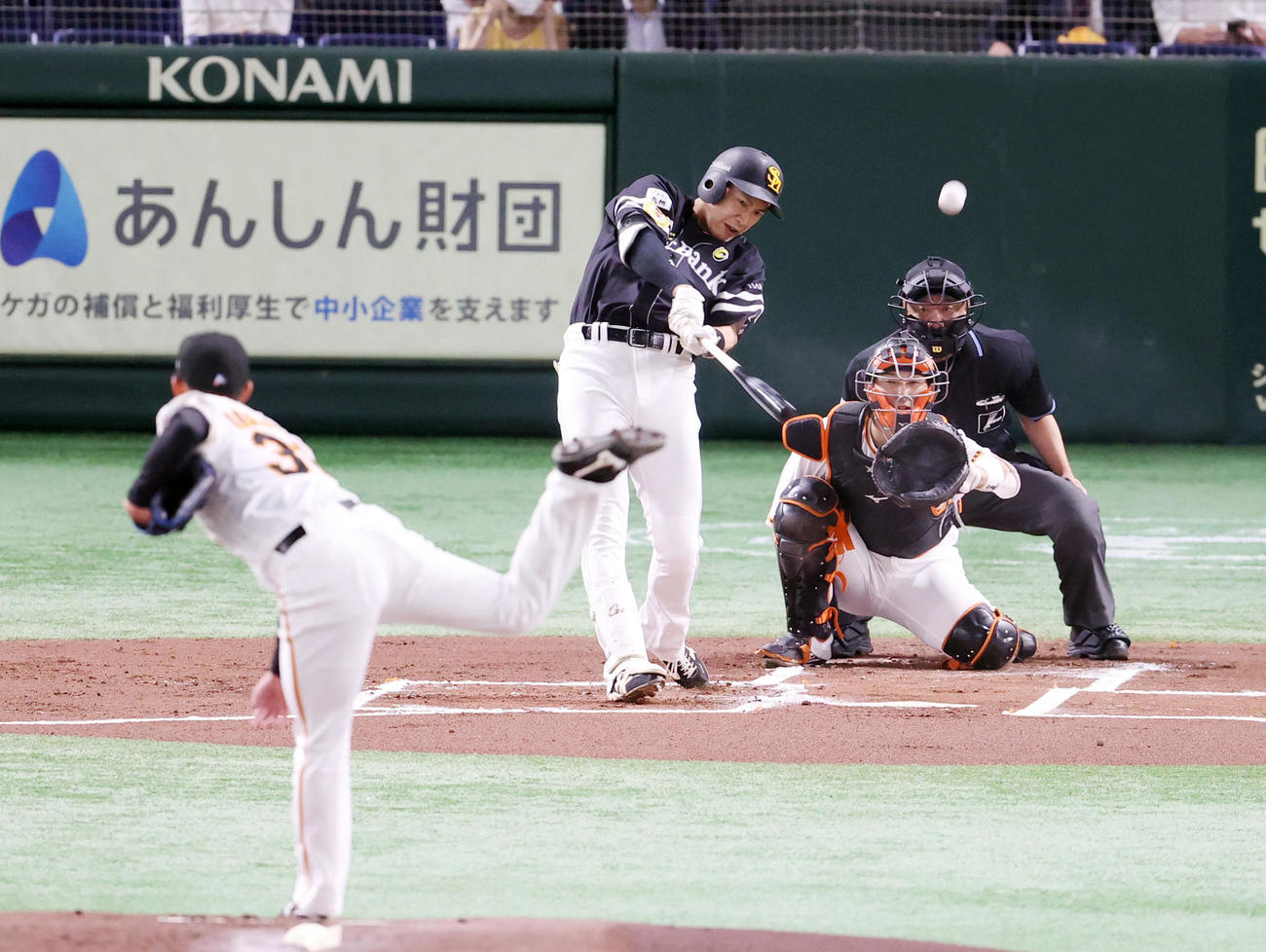 巨人対ソフトバンク　1回表ソフトバンク2死、左飛に打ち取られる柳田。投手赤星（撮影・狩俣裕三）