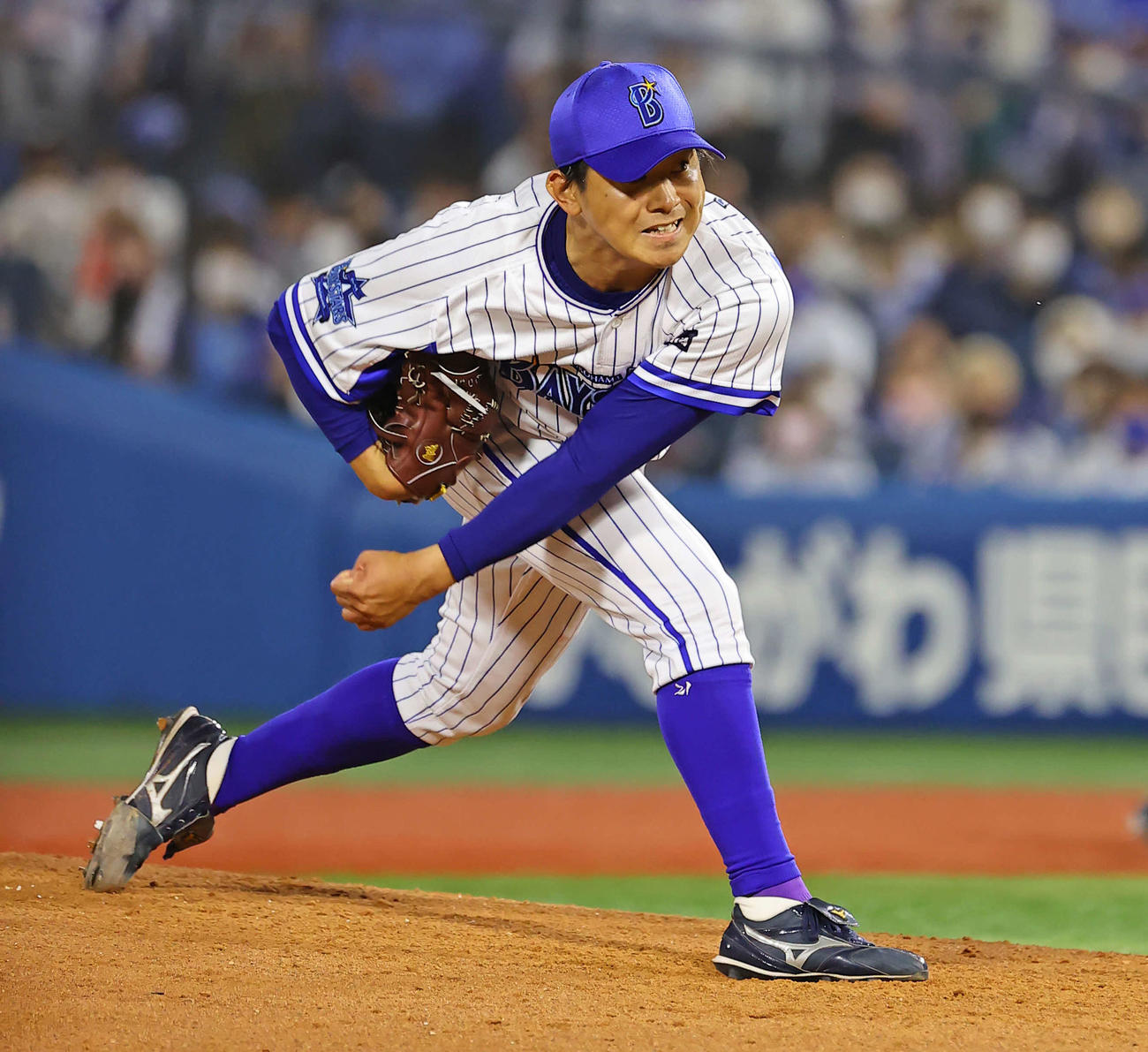 DeNA対オリックス　歯を食いしばり力投するDeNA先発の今永（撮影・垰建太）