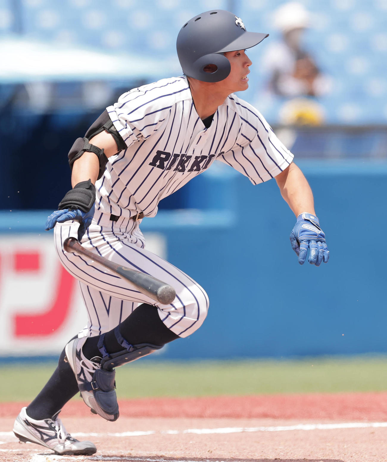早大対立大　7回裏立大2死満塁、走者一掃中越え適時二塁打を放つ鈴木唯（撮影・野上伸悟）