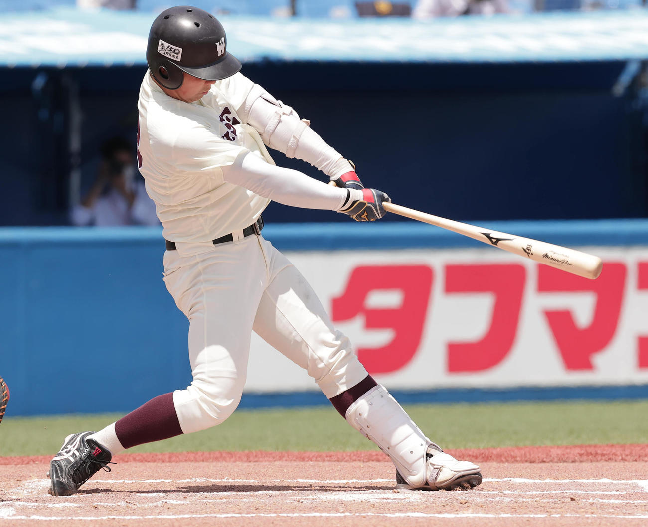 早大対立大　7回表早大1死一塁、左越え2点本塁打を放つ栗田（撮影・野上伸悟）