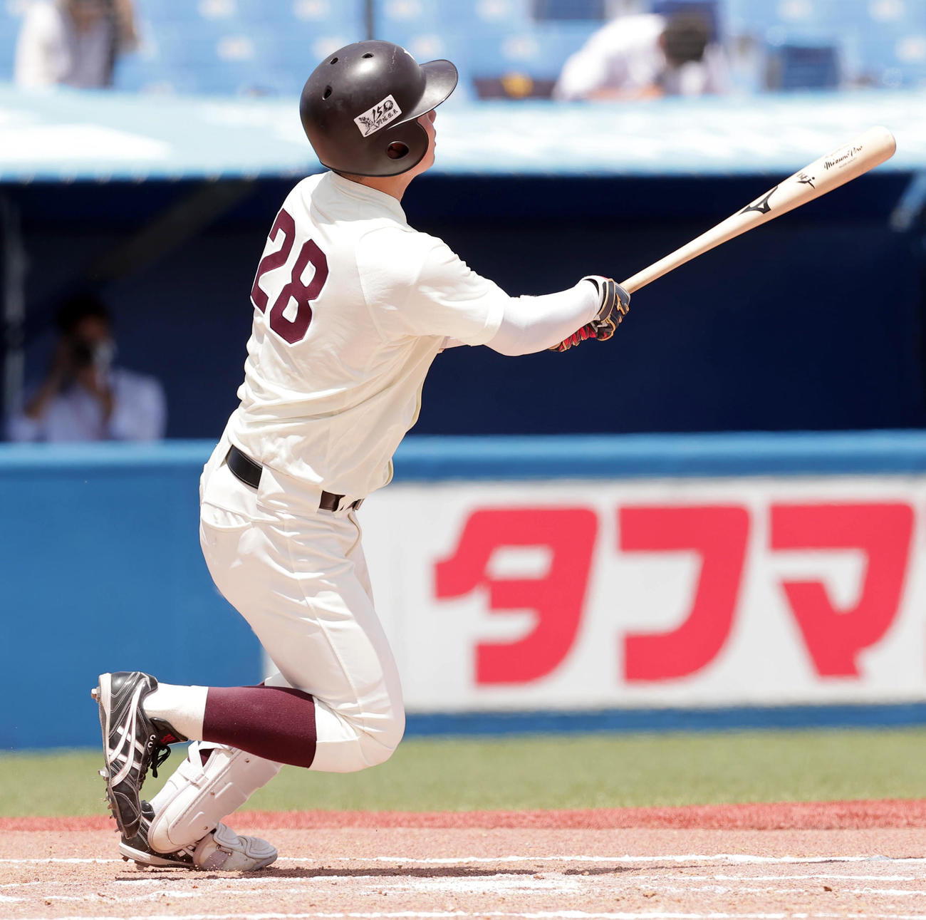 早大対立大　7回表早大1死一塁、左越え2点本塁打を放つ栗田（撮影・野上伸悟）