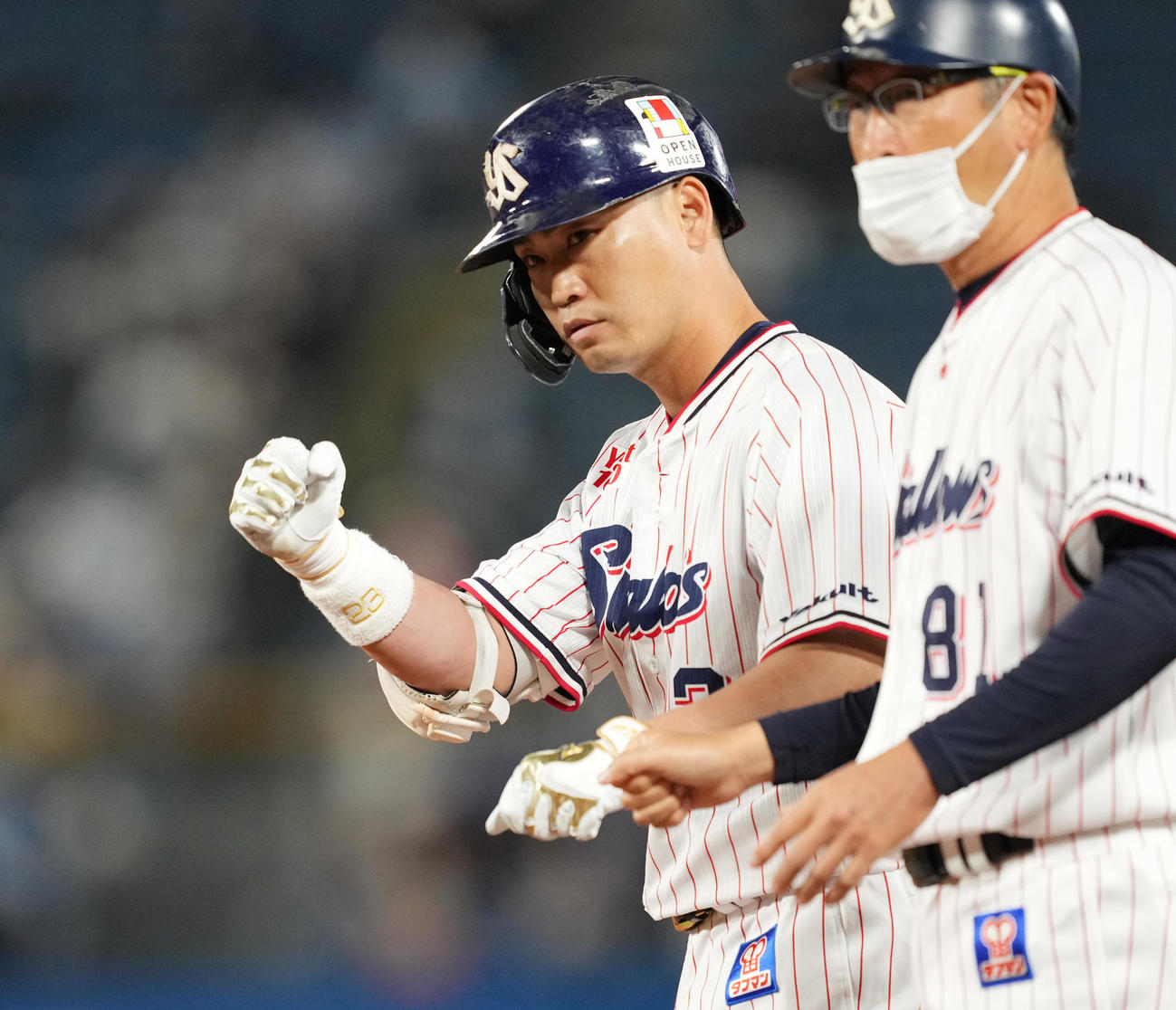 ヤクルト対日本ハム　8回裏ヤクルト2死三塁、同点の中適時打を放ち、ガッツポーズを見せる青木（2022年5月25日撮影）
