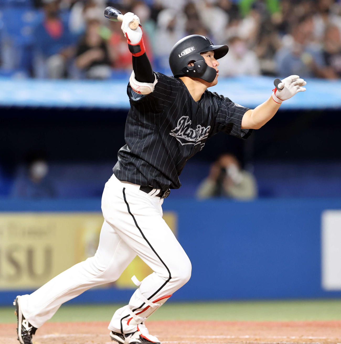 ヤクルト対ロッテ　4回表ロッテ2死、安田は右越えソロ本塁打を放つ（撮影・浅見桂子）