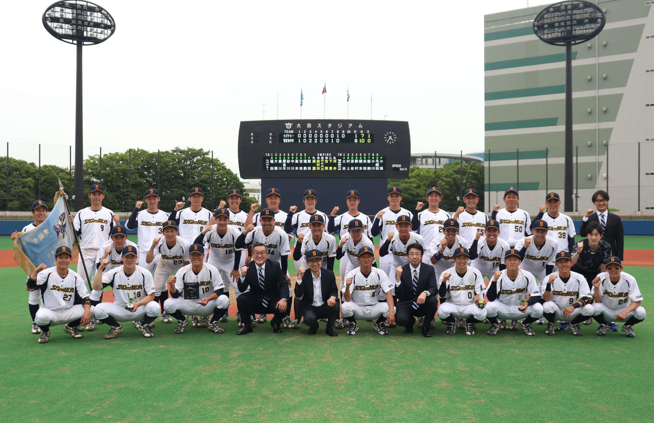 鷺宮製作所対セガサミー　都市対抗本大会出場を決めた鷺宮製作所ナイン（撮影・阿部泰斉）