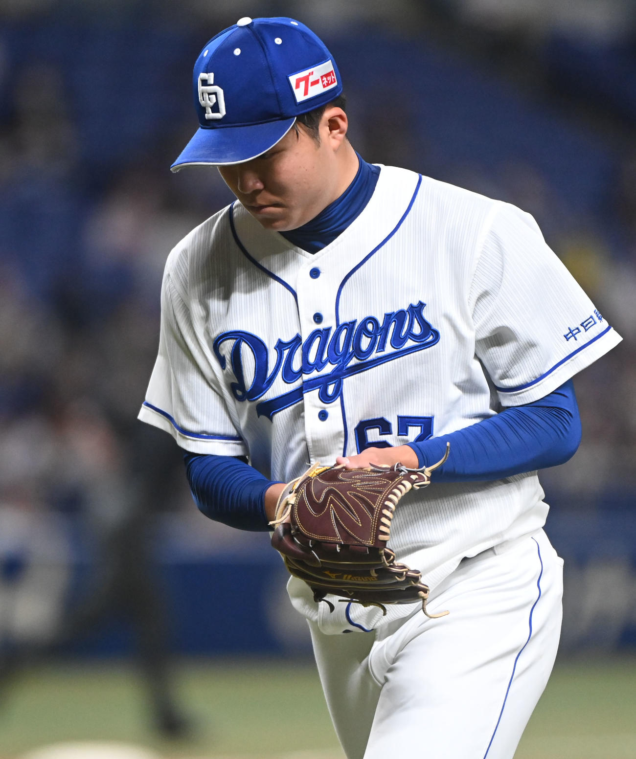 中日対楽天　3回表楽天攻撃終了、ベンチへ戻る上田（撮影・森本幸一）