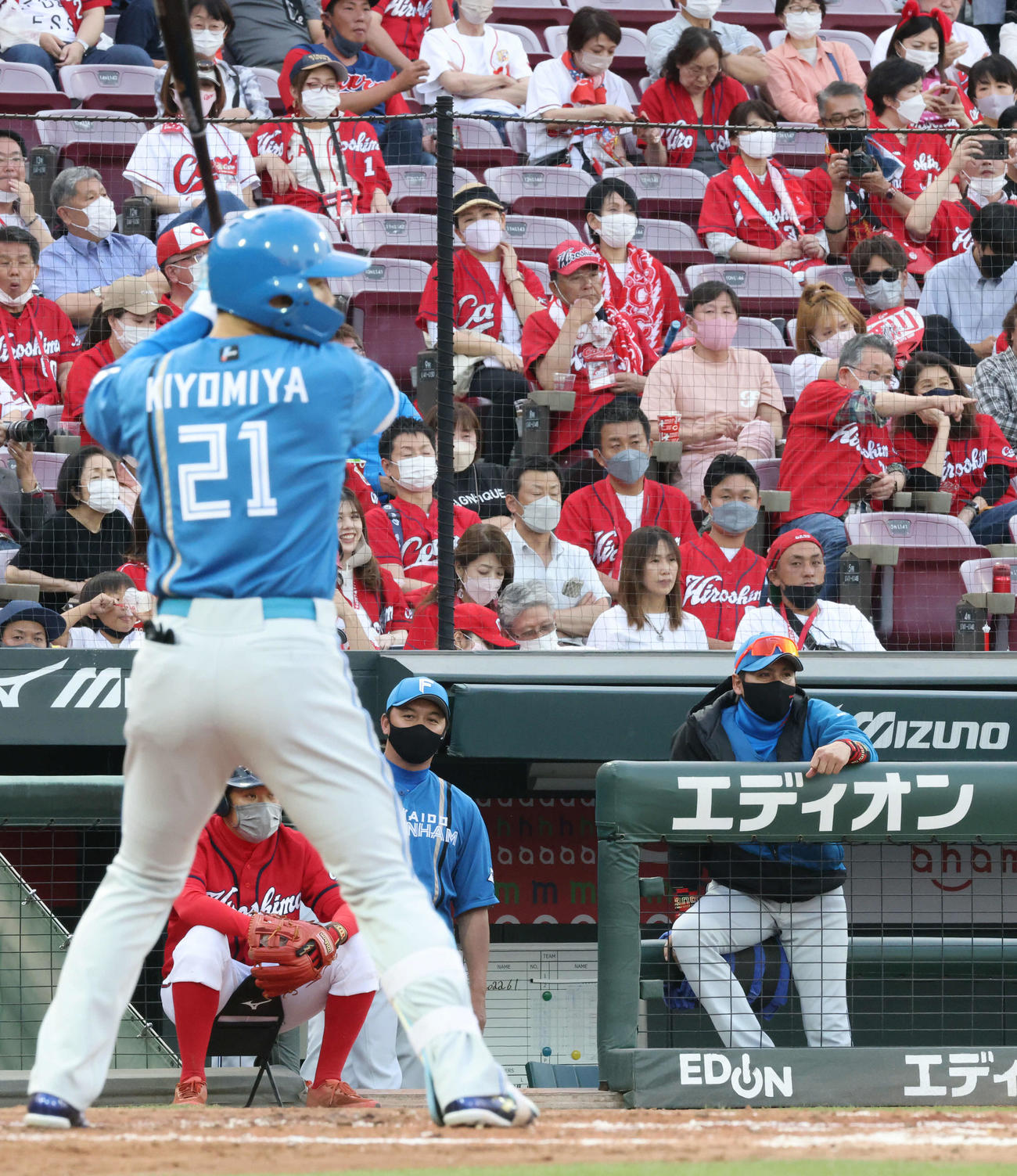 交流戦広島対日本ハム　3回表日本ハム1死、打席の清宮とベンチの新庄監督（撮影・加藤孝規）
