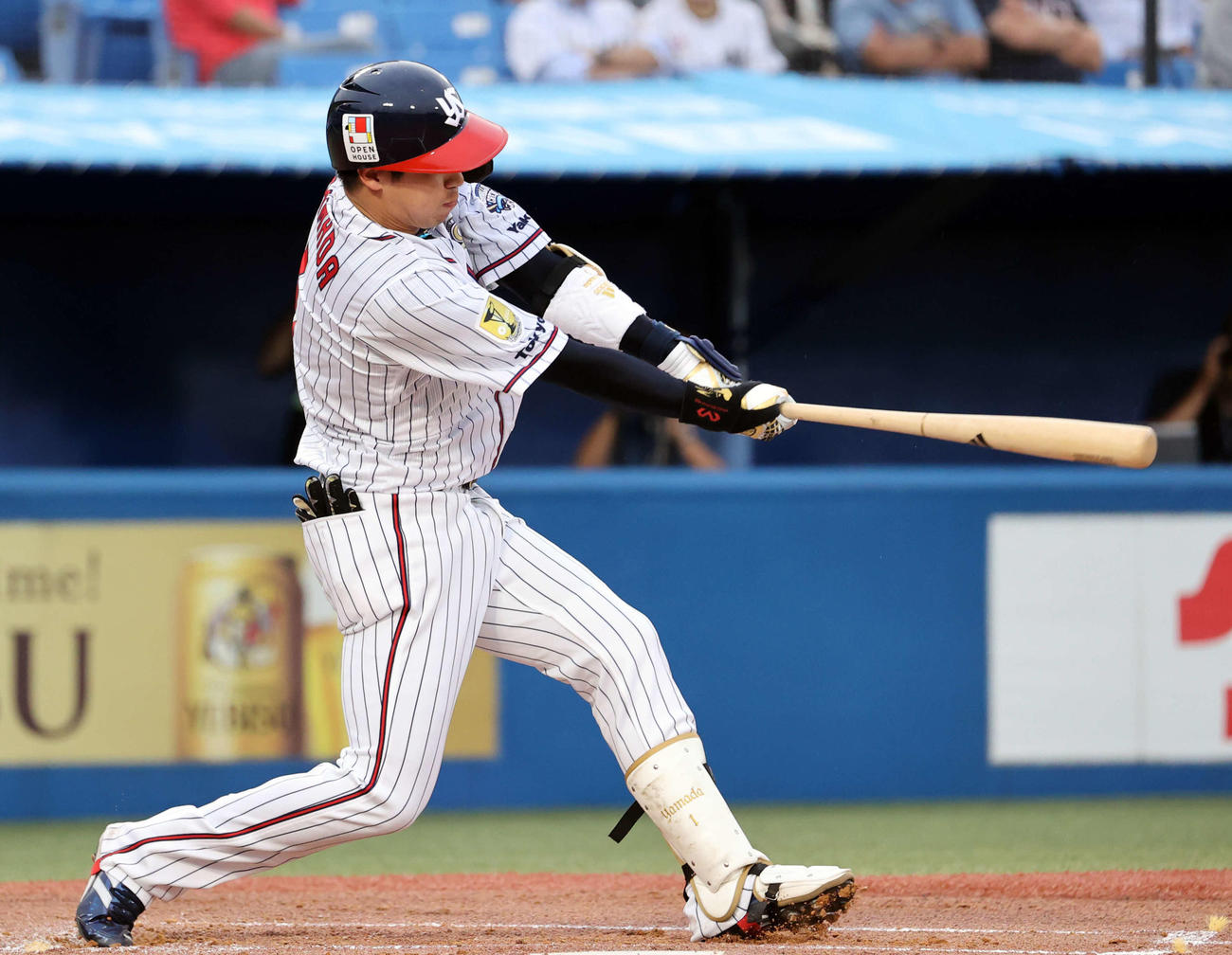 1日ロッテ戦の1回、2試合連続本塁打を放ったヤクルト山田哲人