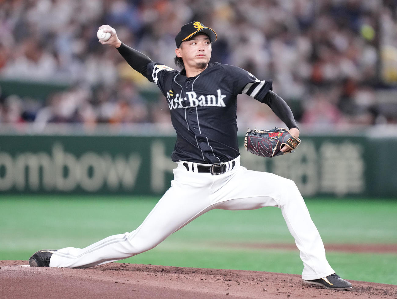 巨人対ソフトバンク　力投するソフトバンク先発の東浜（撮影・鈴木みどり）