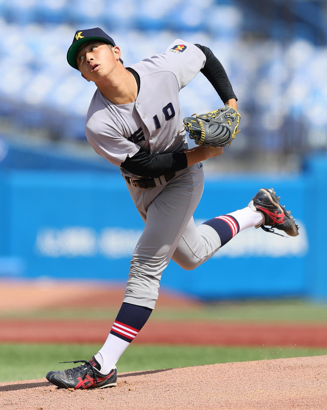 早大対慶大　慶大先発の前田晃（撮影・足立雅史）