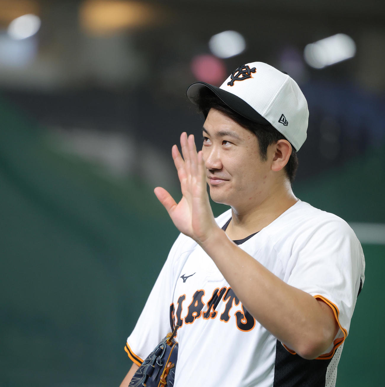 巨人対ソフトバンク　試合前、調整を終える巨人菅野（撮影・河田真司）
