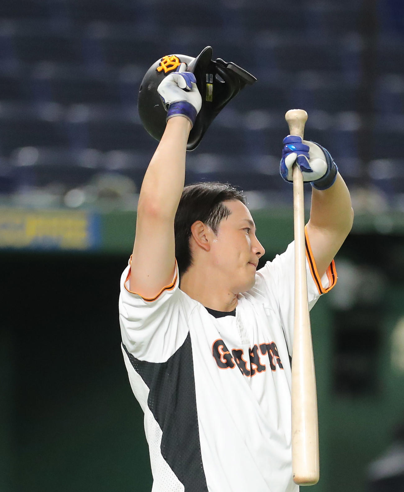 巨人対ソフトバンク試合前、練習に臨む巨人小林（撮影・河田真司）