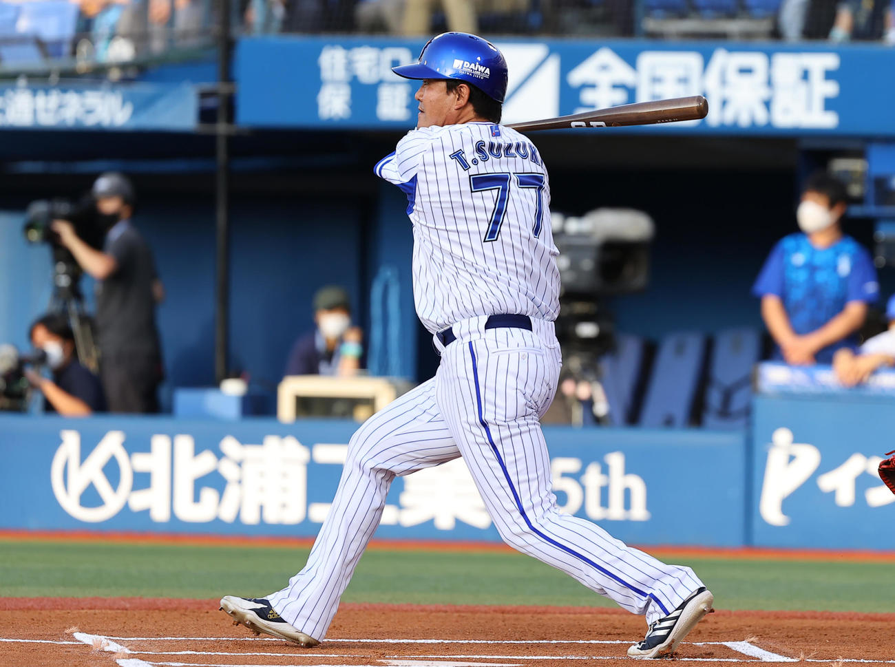 DeNA対オリックス　OB1打席対決で星野氏と対決するDeNA鈴木打撃コーチ（撮影・垰建太）