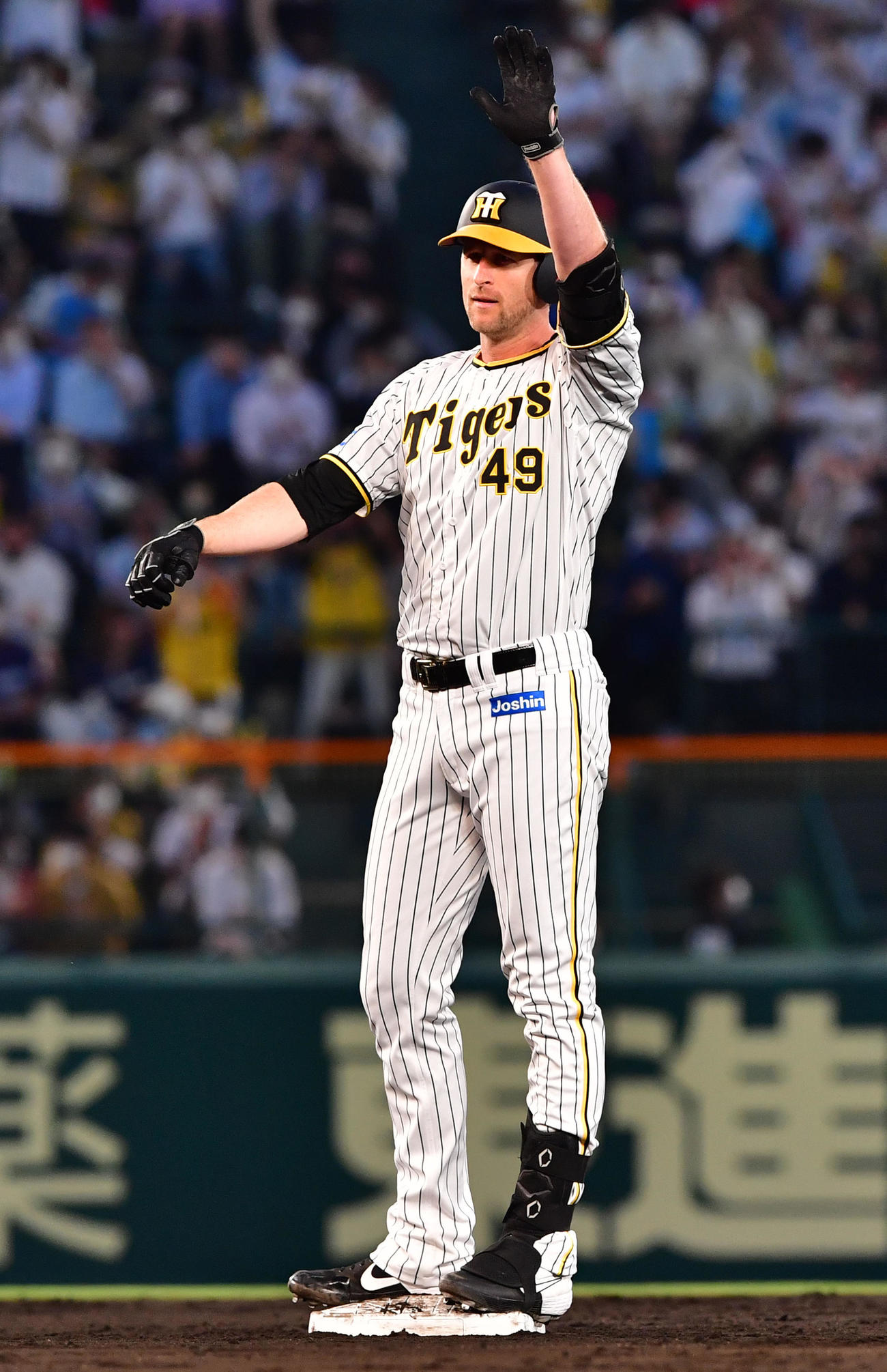 阪神対西武　4回裏阪神2死二塁、ガンケルは先制の中越え適時二塁打を放つ（撮影・前岡正明）