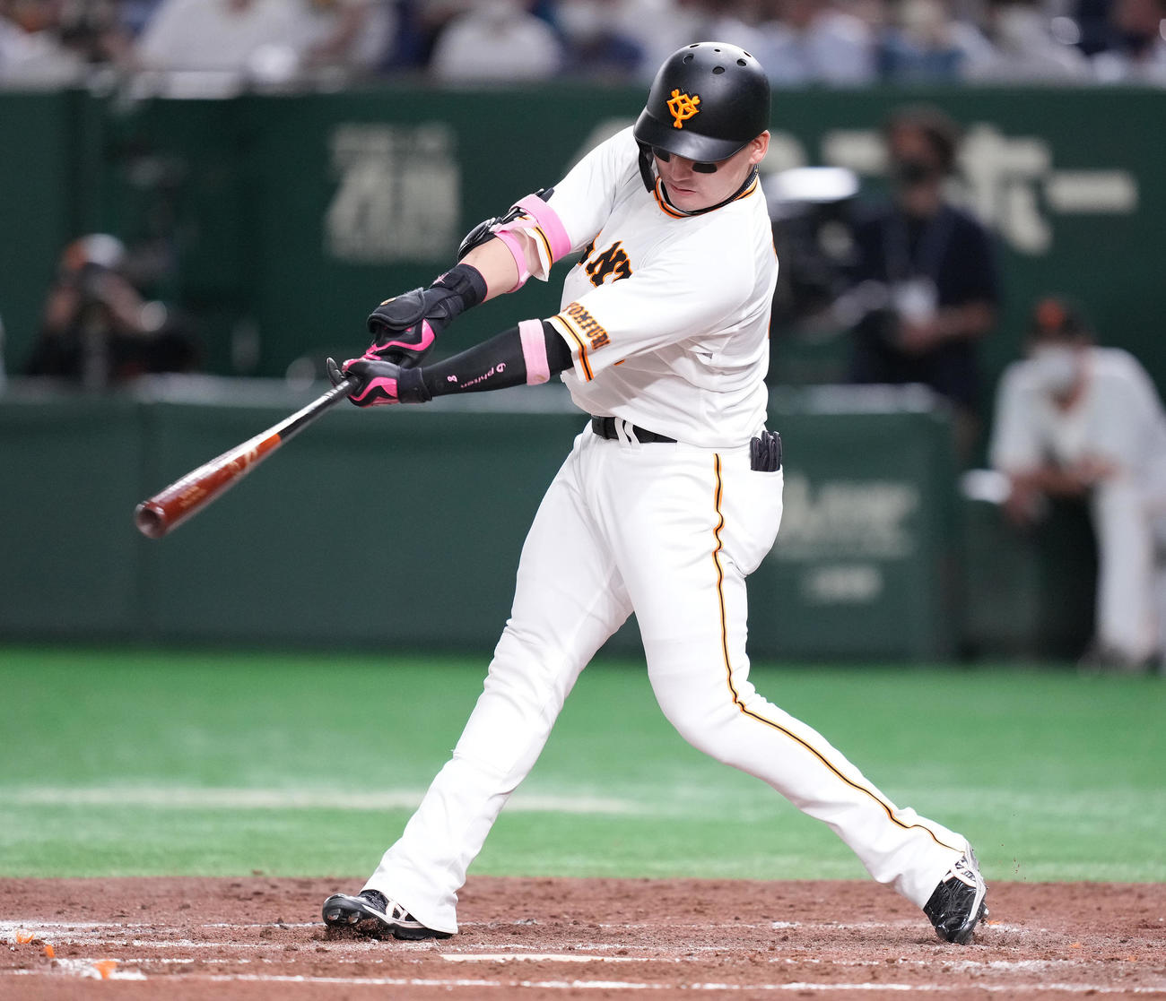 巨人対ソフトバンク　5回裏巨人無死、左中間にソロ本塁打を放つ丸（撮影・鈴木みどり）